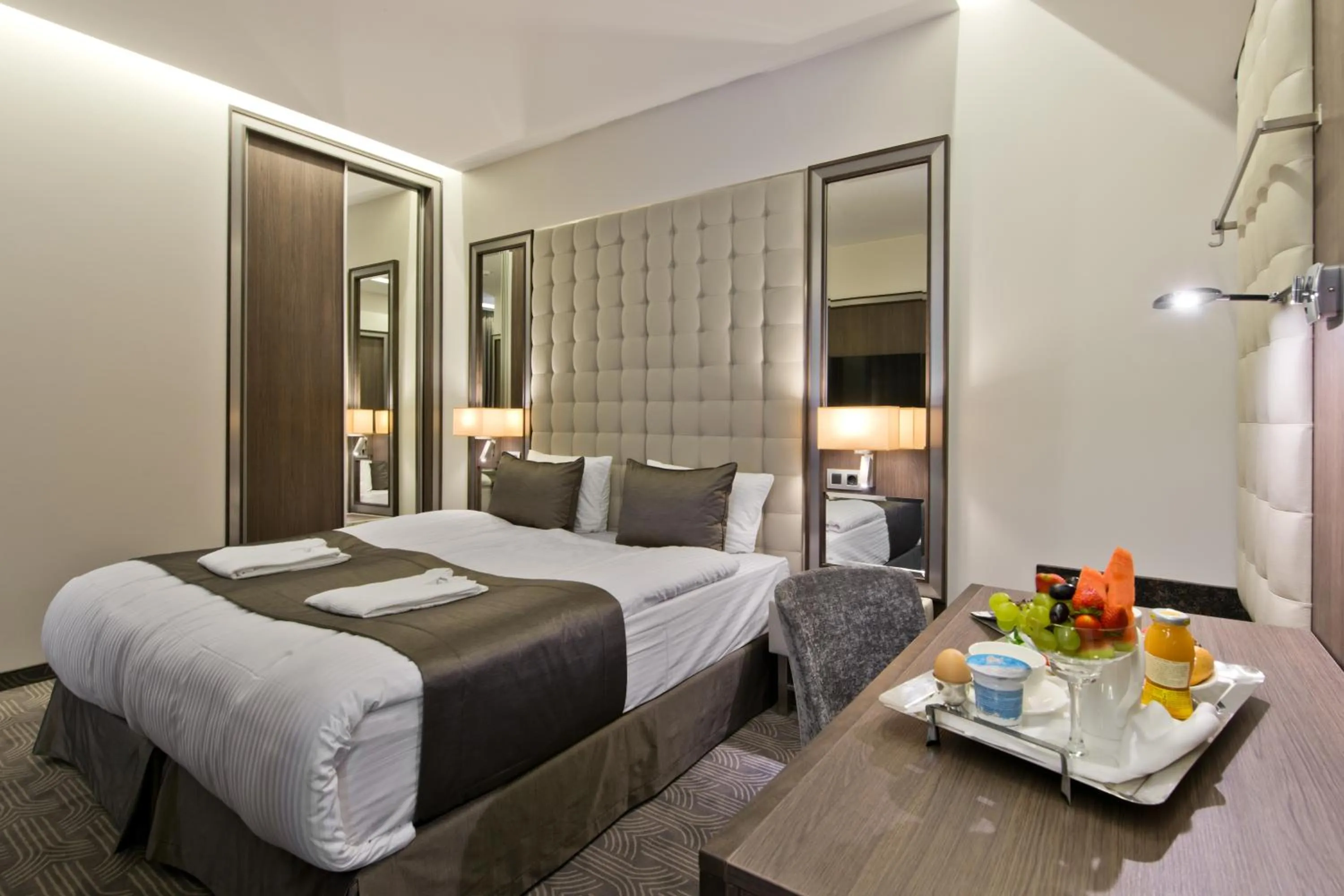 Bed in Congress Avenue Hotel