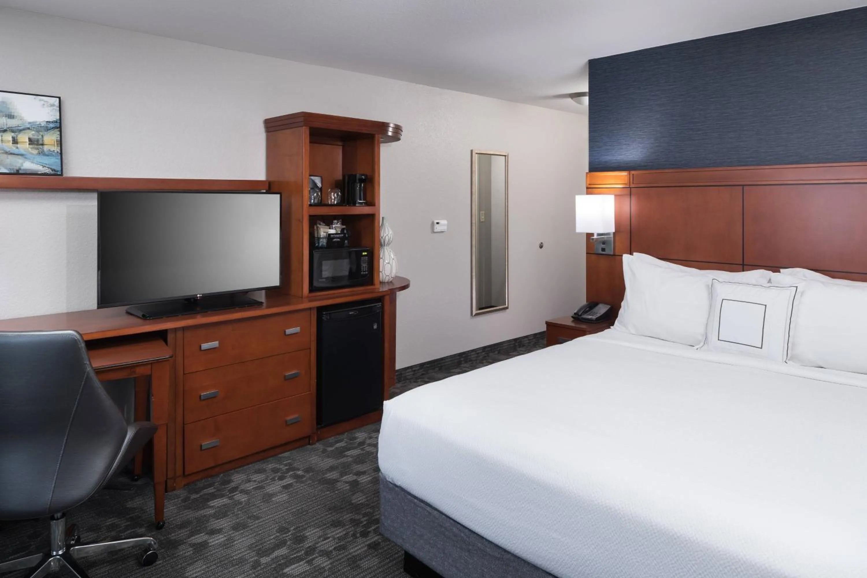 Photo of the whole room, Bed in Courtyard by Marriott Austin Parmer Tech Ridge