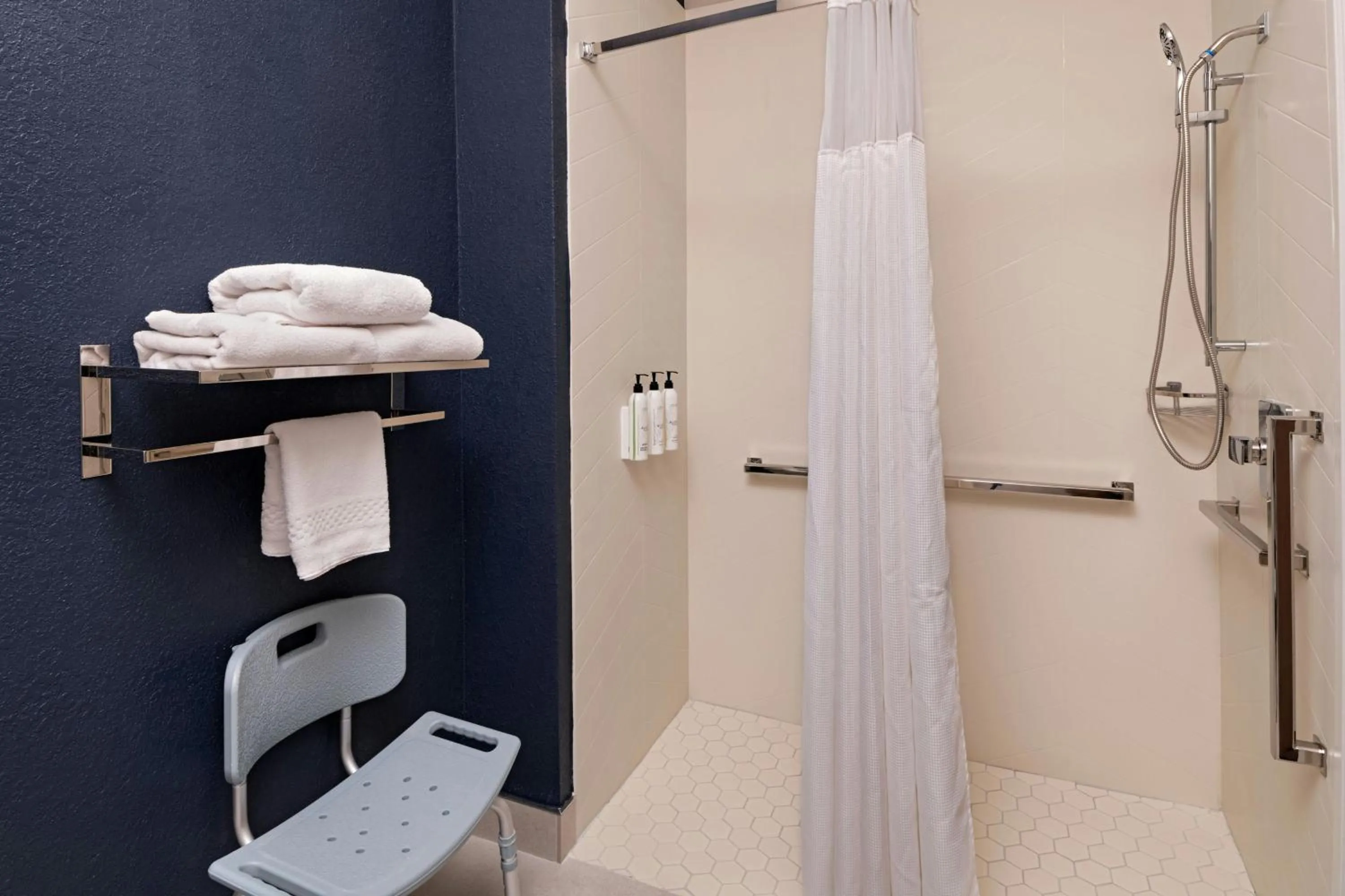 Bathroom in Fairfield Inn & Suites Austin University Area