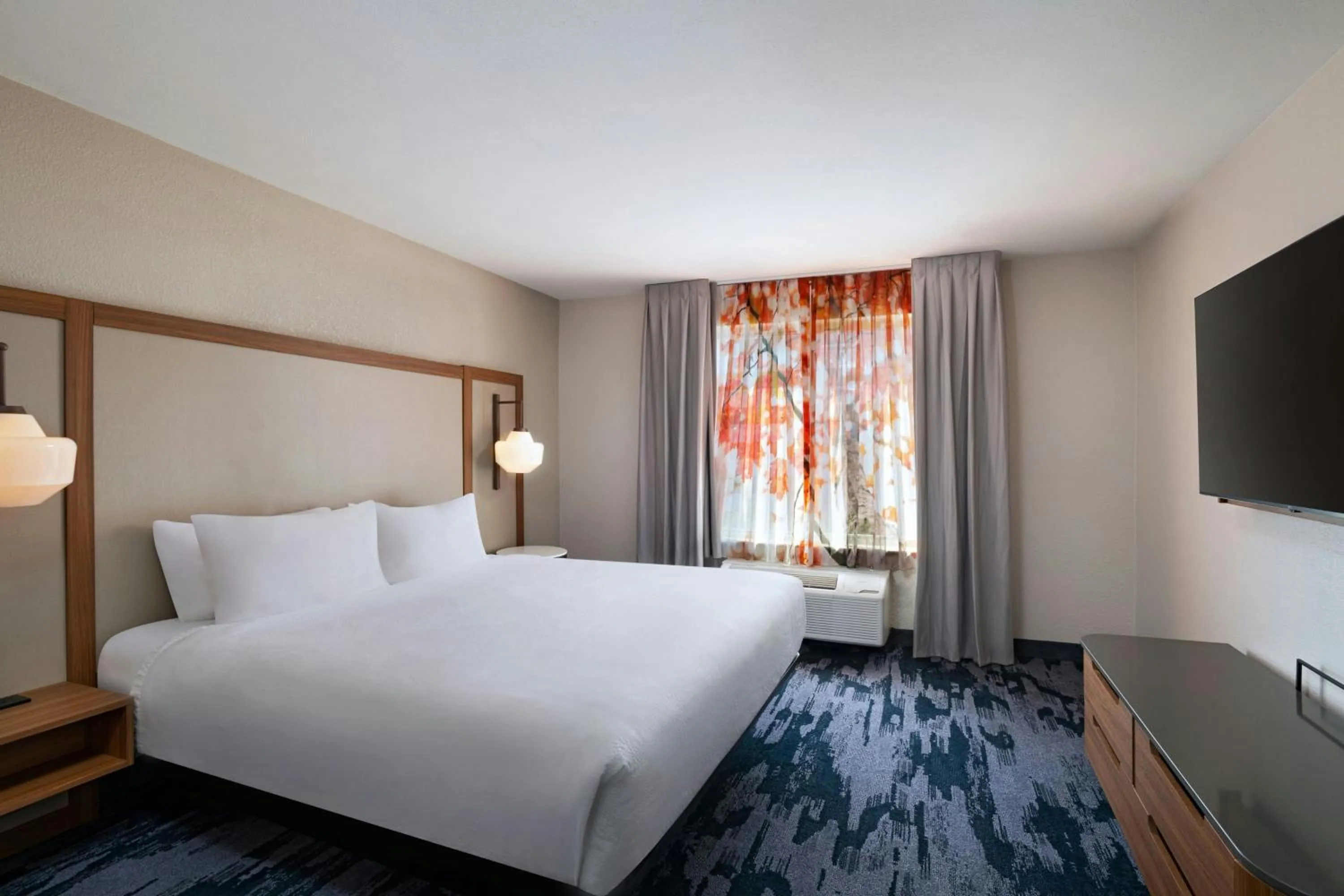 Photo of the whole room, Bed in Fairfield Inn & Suites Austin University Area