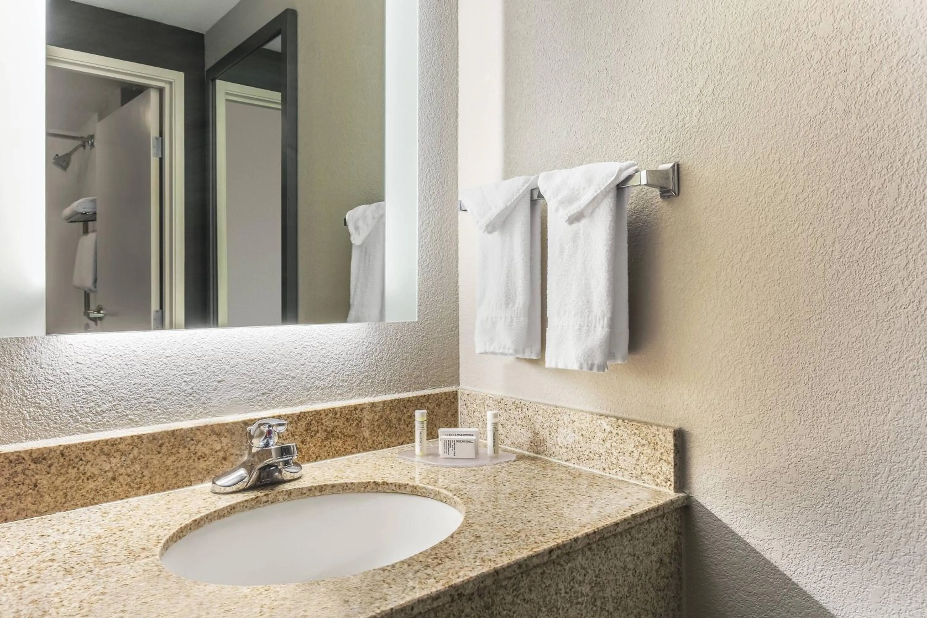 Bathroom in SpringHill Suites by Marriott Austin Parmer/Tech Ridge