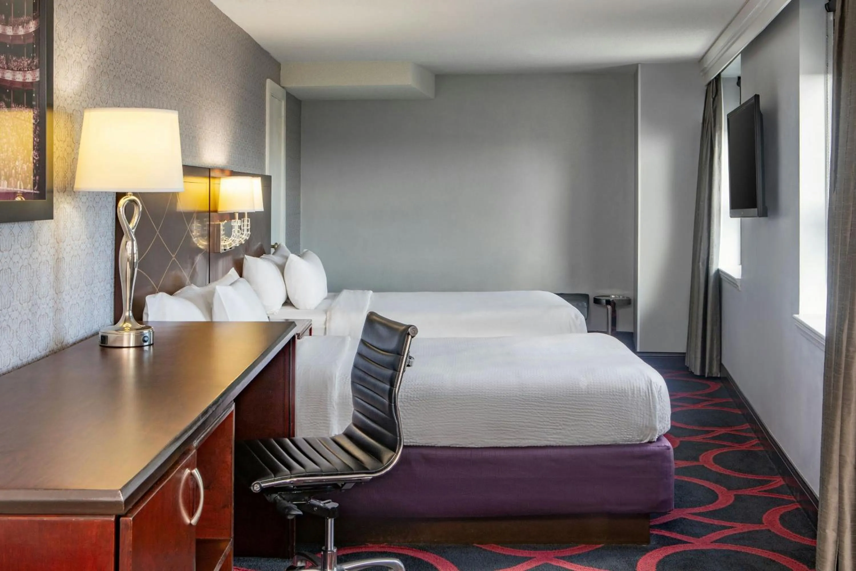 Photo of the whole room, Bed in Courtyard by Marriott Boston Downtown