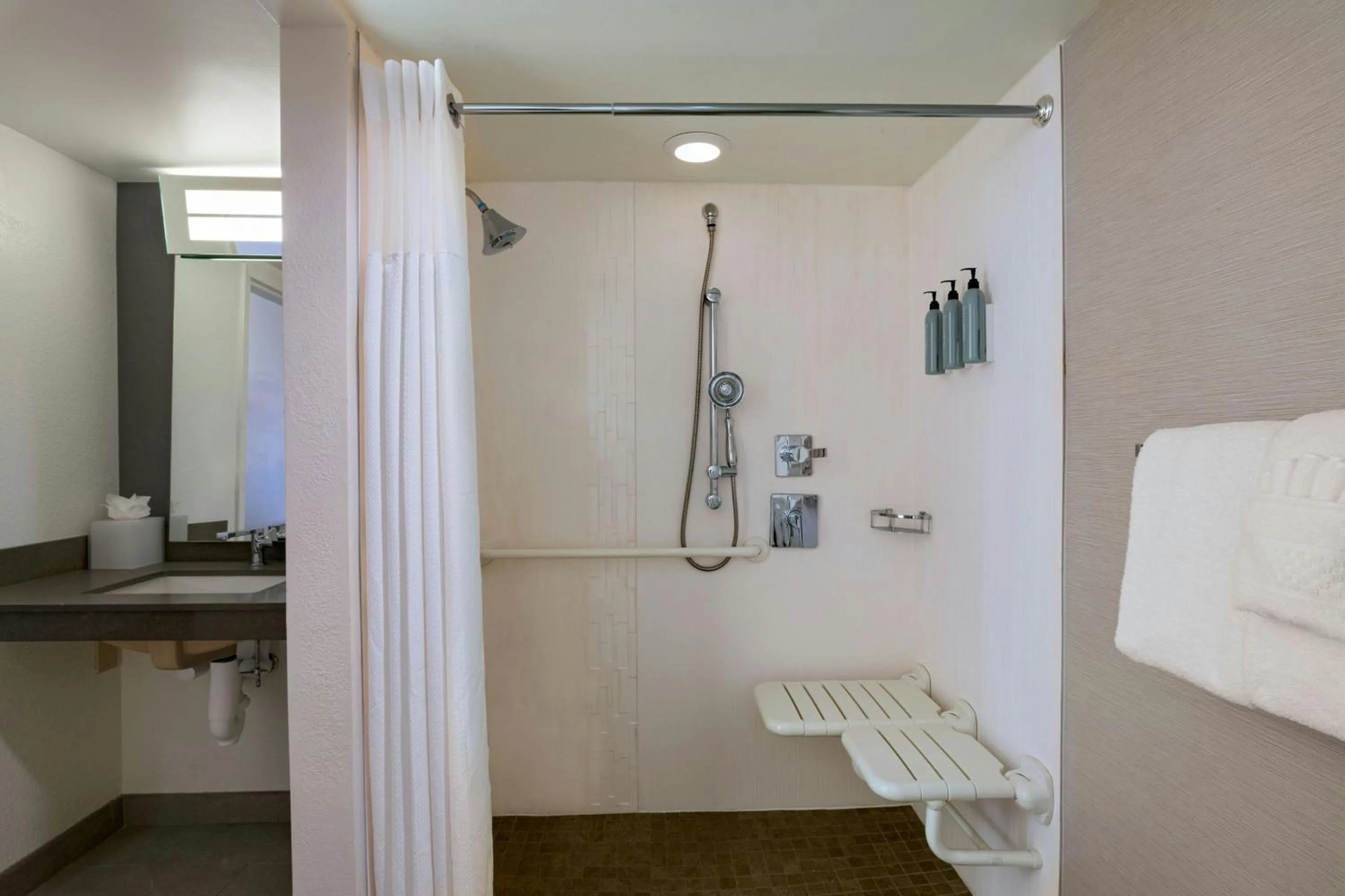 Bathroom in Courtyard by Marriott Austin The Domain Area