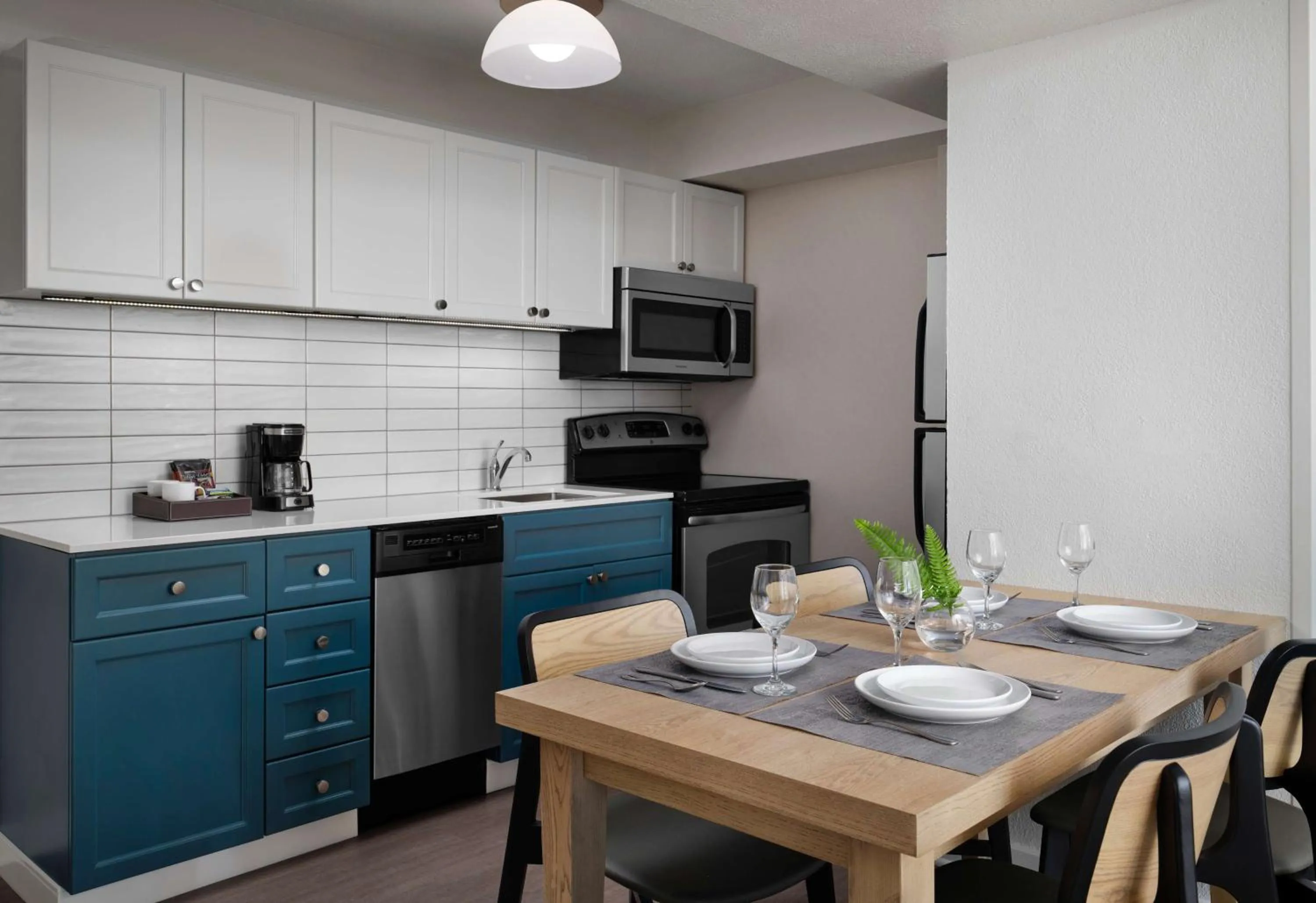 Dining area in Sonesta ES Suites Chicago Downtown Magnificent Mile Medical