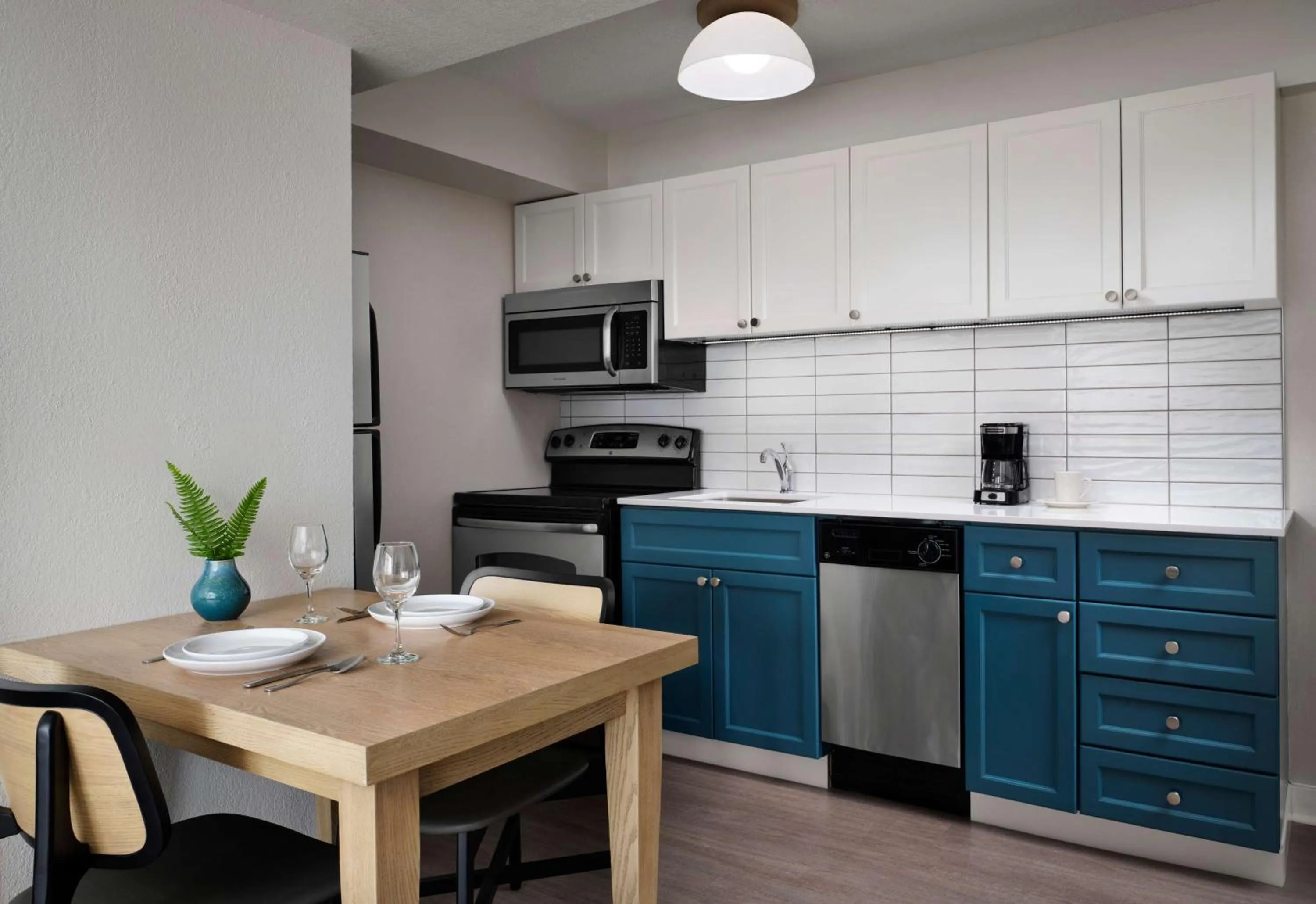 Dining area in Sonesta ES Suites Chicago Downtown Magnificent Mile Medical