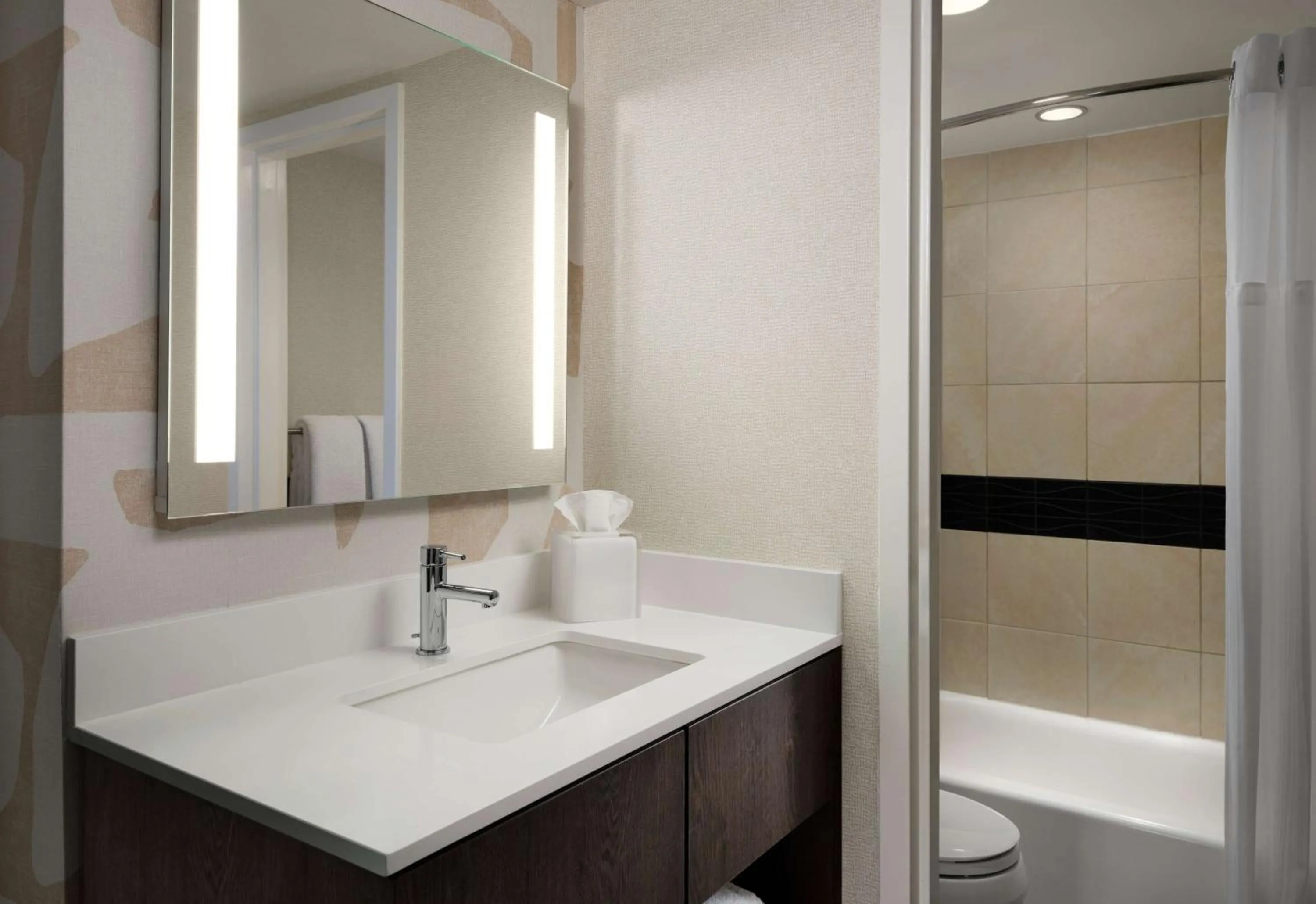 Bathroom in Sonesta ES Suites Chicago Downtown Magnificent Mile Medical