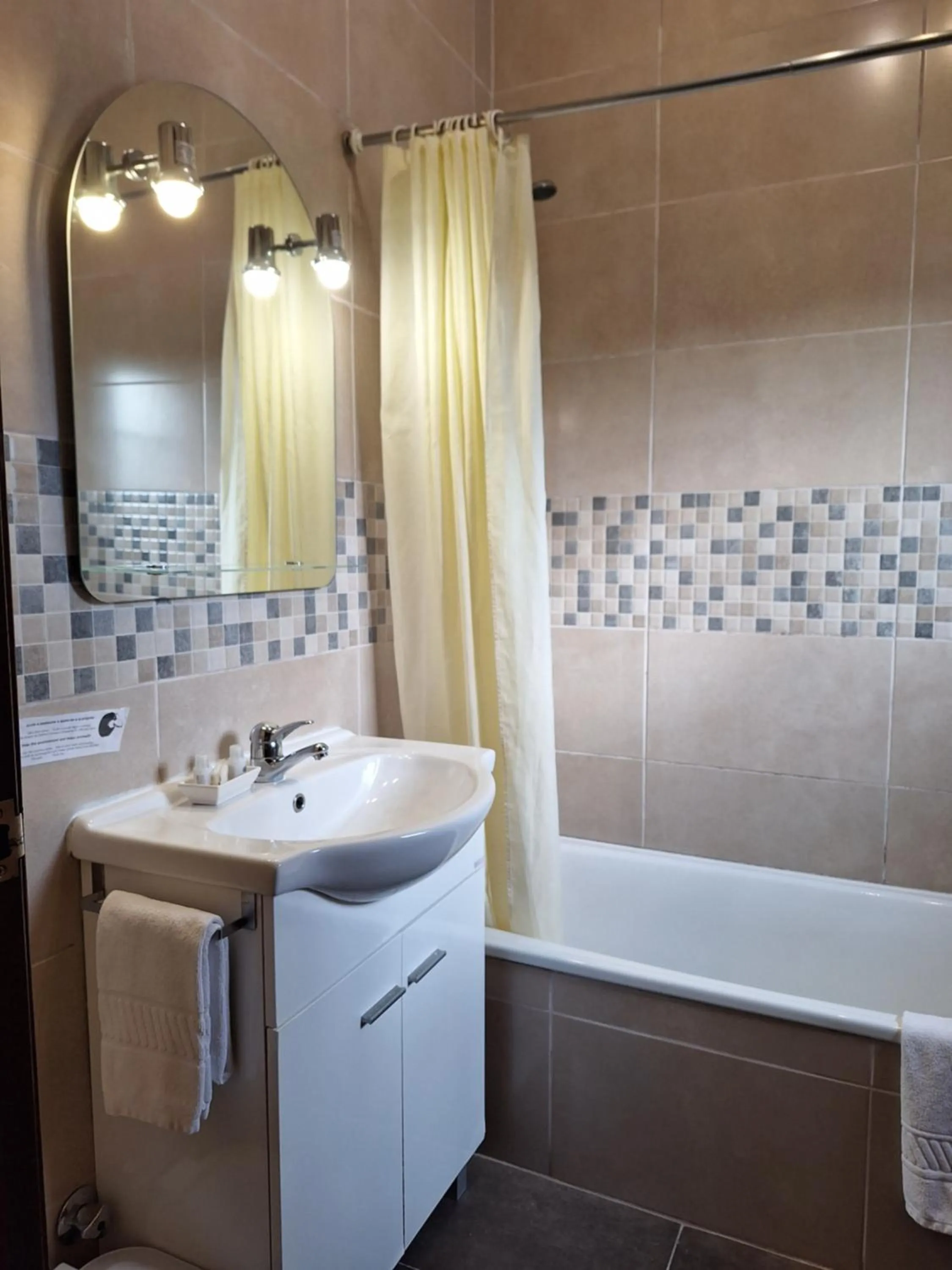 Bathroom in Hotel Louro