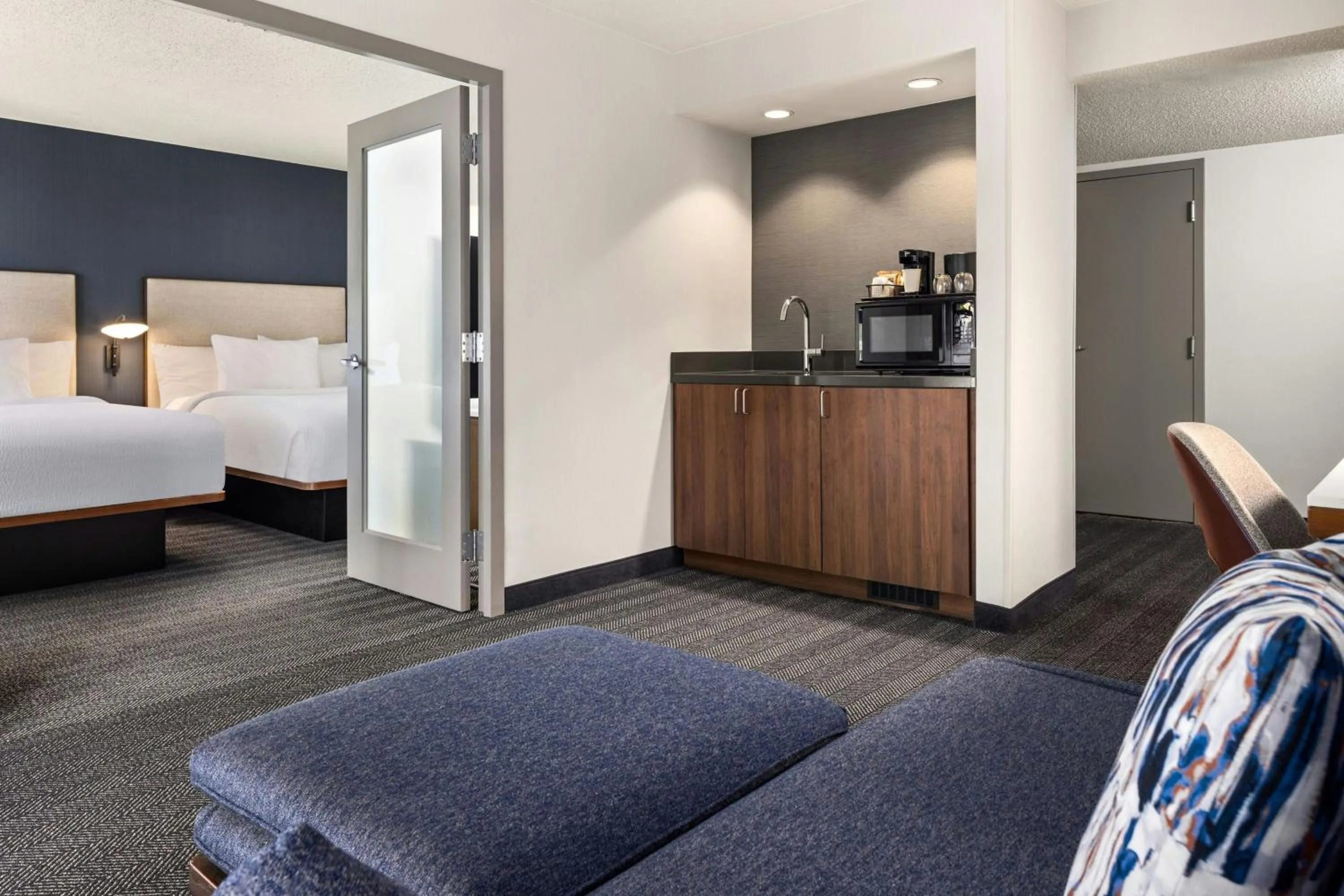 Photo of the whole room, Bed in Courtyard by Marriott Chicago Downtown/River North