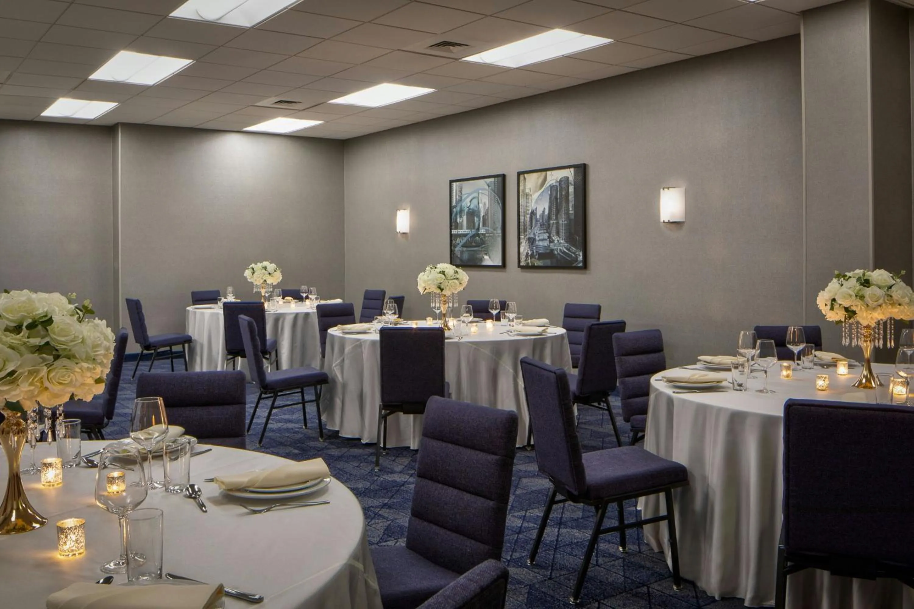 Meeting/conference room in Courtyard by Marriott Chicago Downtown/River North