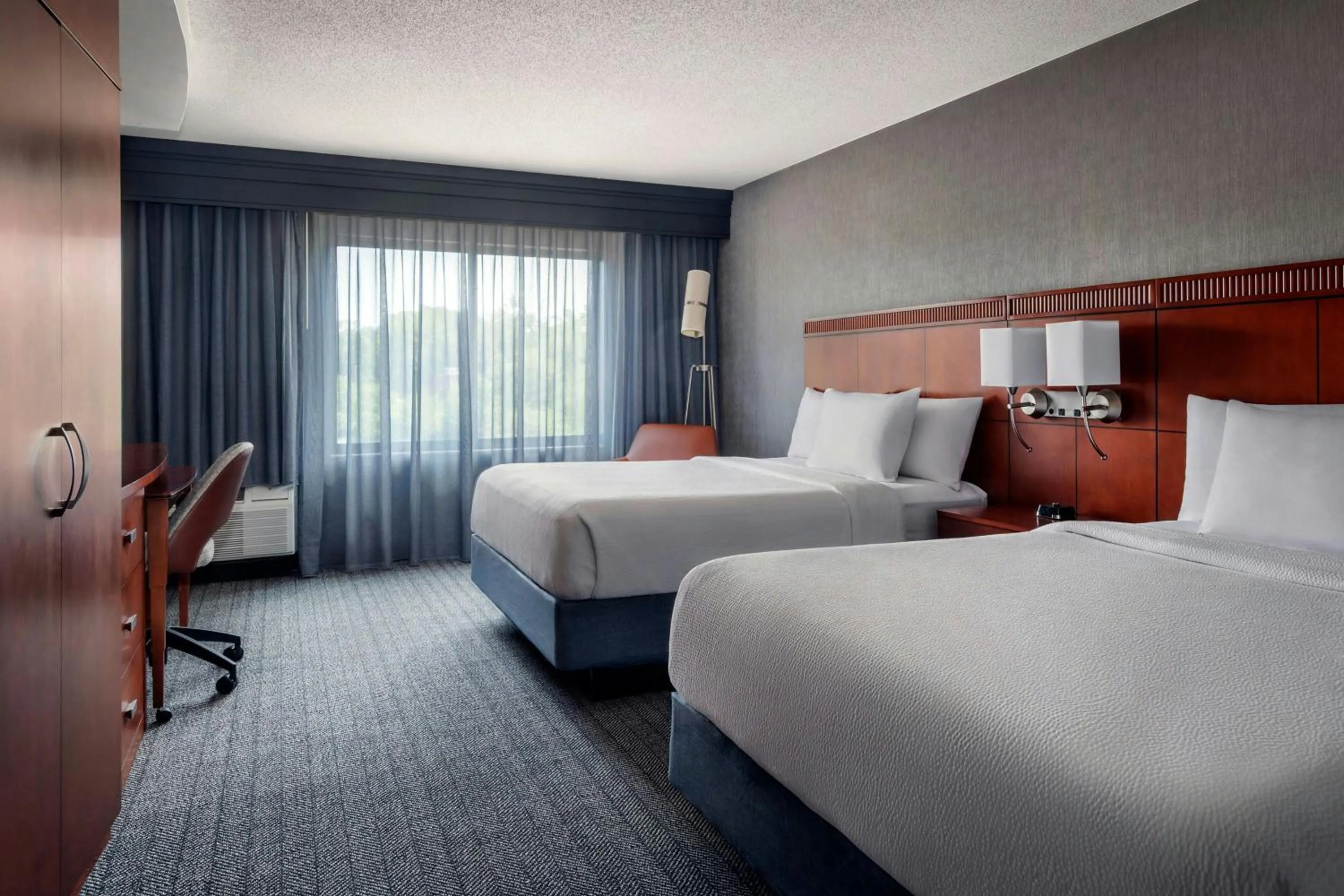 Photo of the whole room, Bed in Courtyard by Marriott Paramus