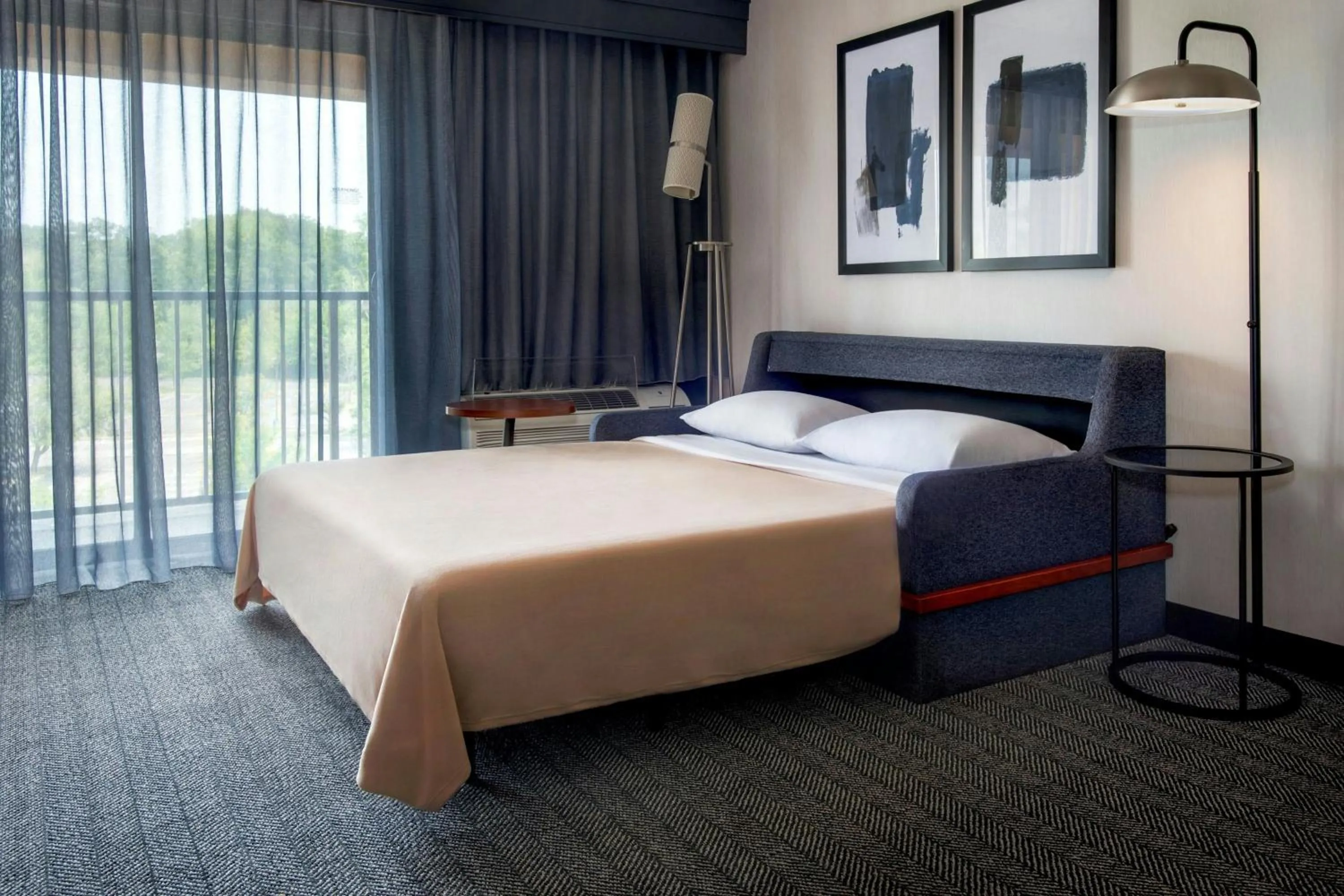 Photo of the whole room, Bed in Courtyard by Marriott Paramus