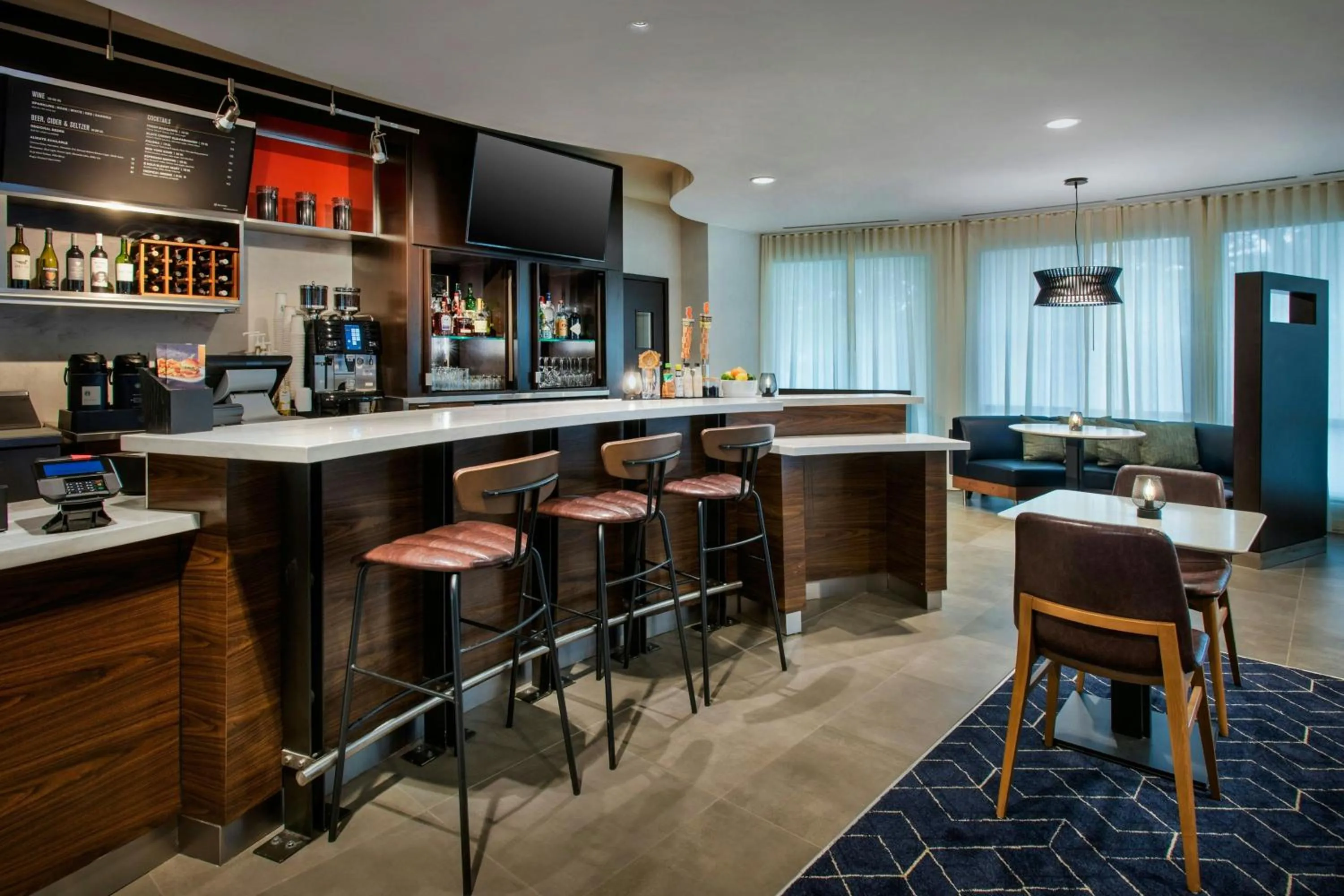 Lounge or bar in Courtyard by Marriott Paramus