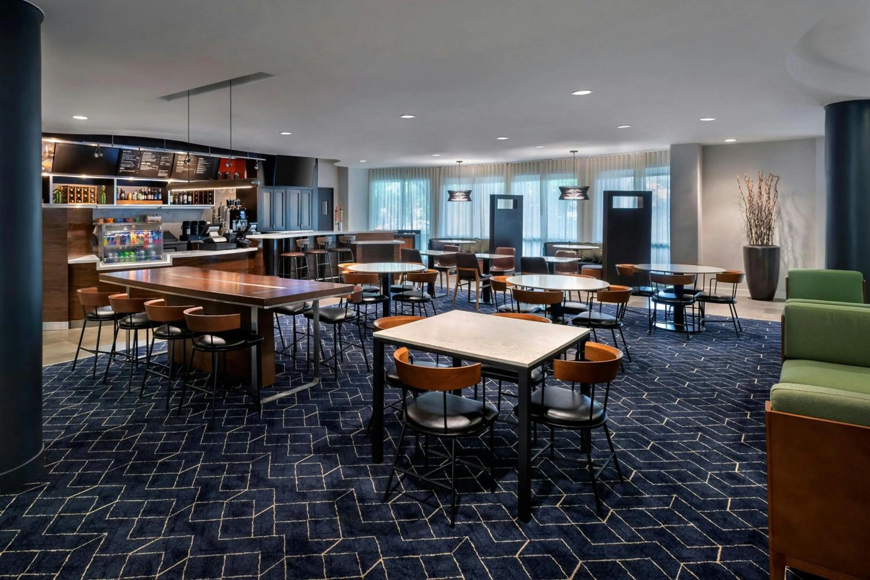 Restaurant/places to eat in Courtyard by Marriott Paramus