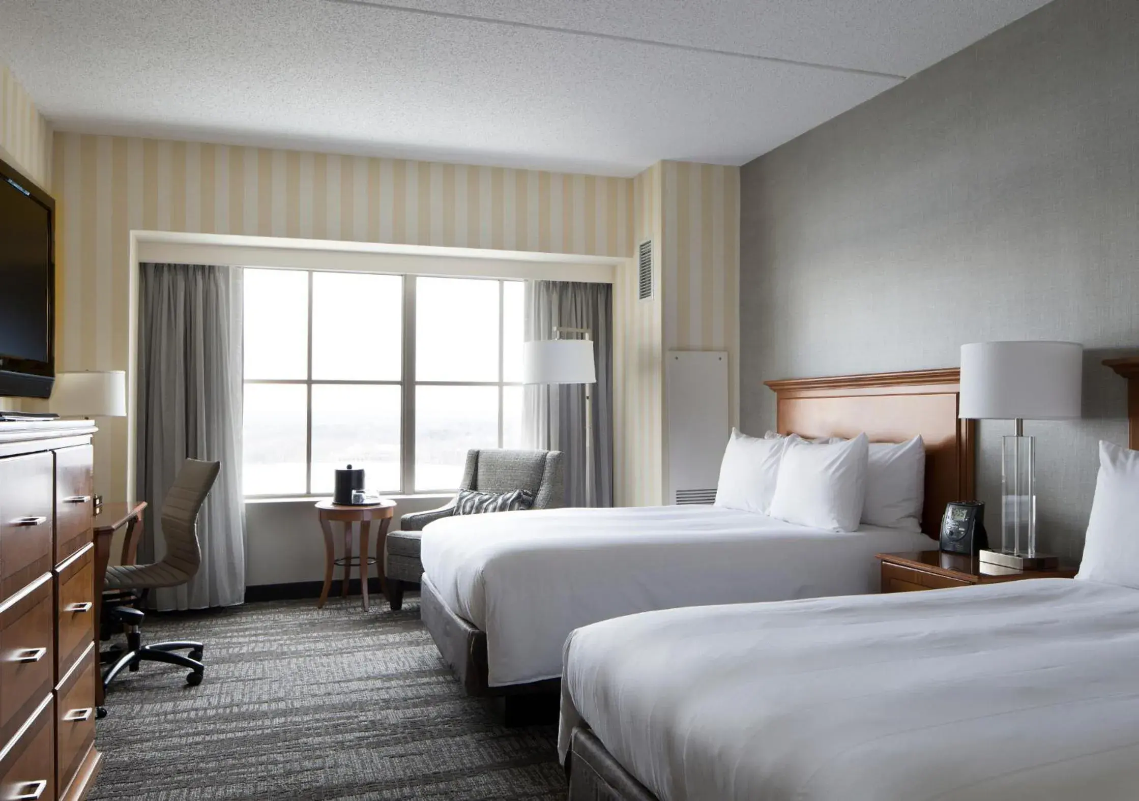 Guest Room with Two Double Beds in Hartford Marriott Downtown Guest Room with Two Double Beds in Hartford Marriott Downtown