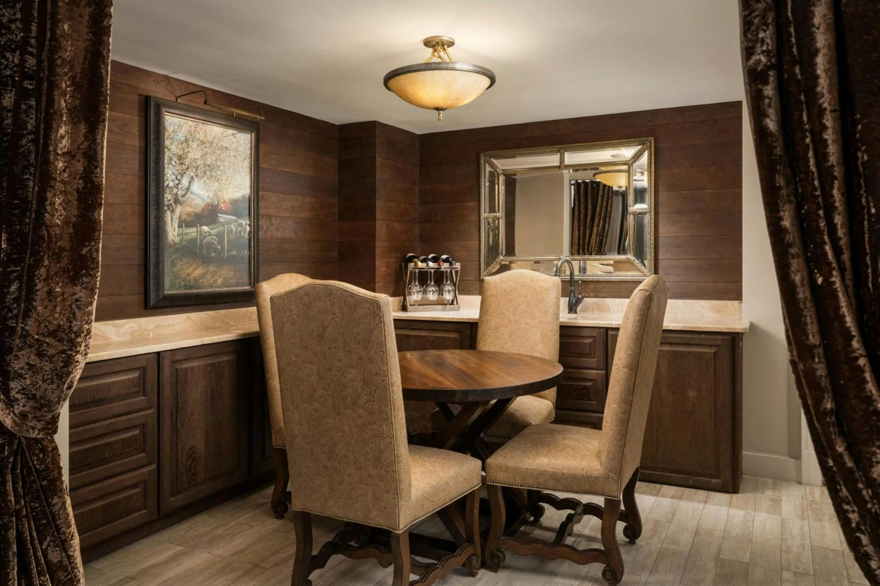 Lounge or bar in Grand Bohemian Lodge Asheville, Autograph Collection