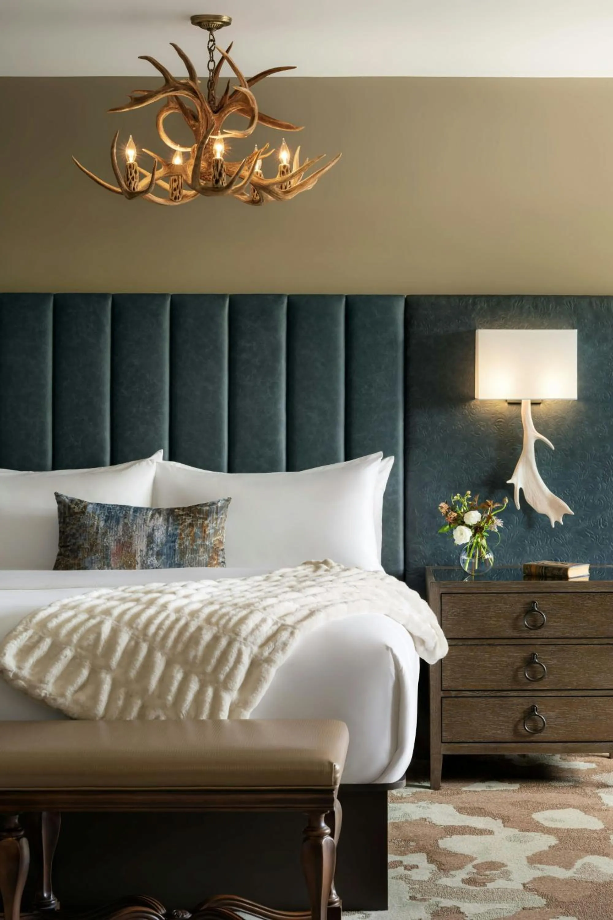 Photo of the whole room, Bed in Grand Bohemian Lodge Asheville, Autograph Collection