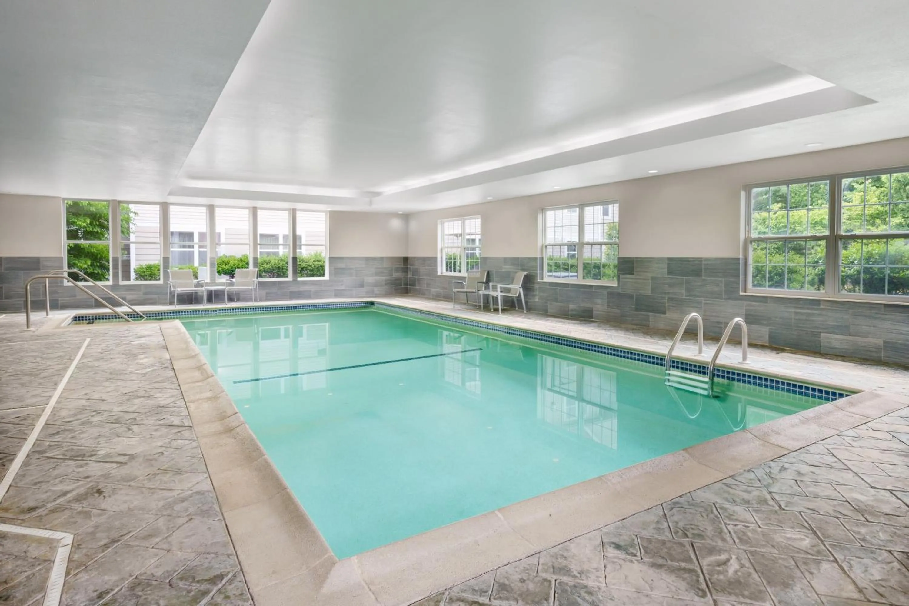 Swimming pool in Residence Inn Boston Franklin