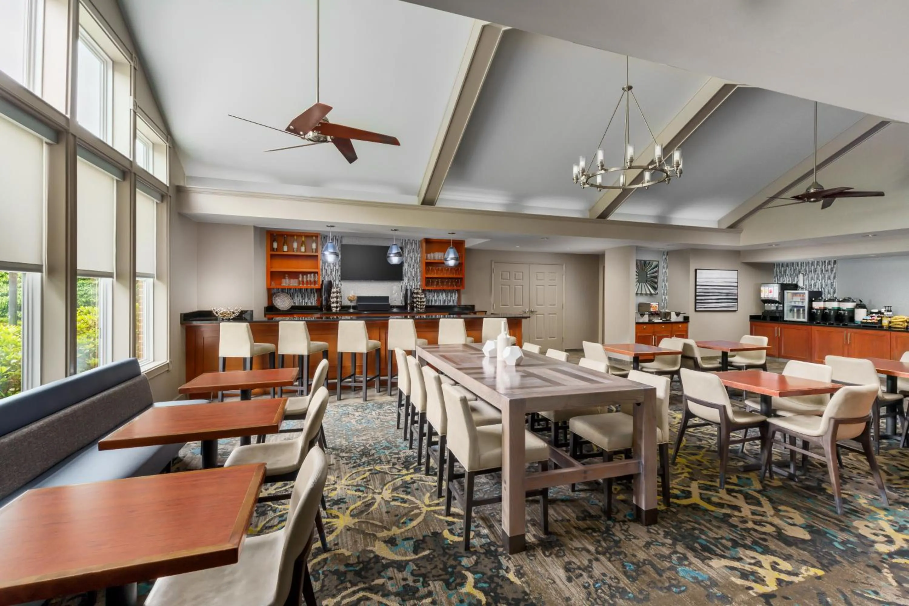 Dining area in Residence Inn Boston Franklin