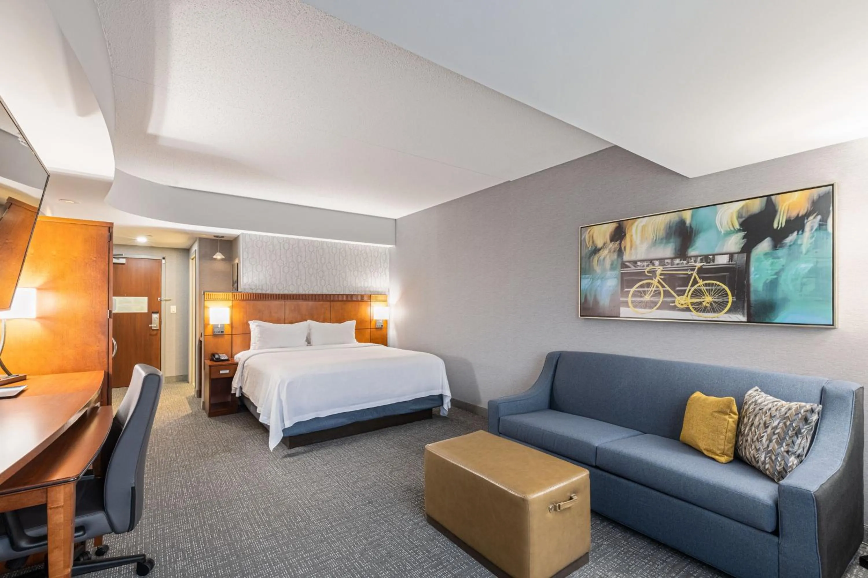 Photo of the whole room, Bed in Courtyard by Marriott Boston Waltham