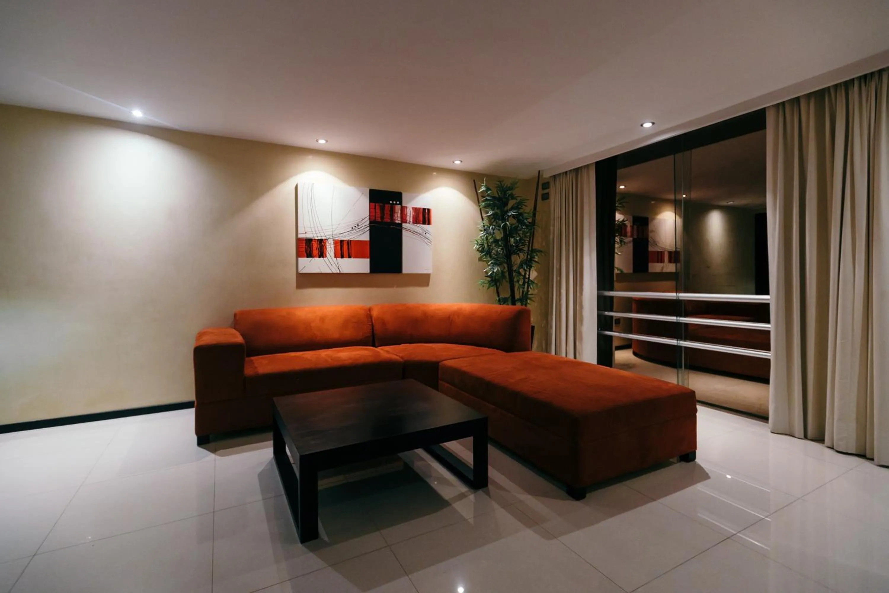 Living room, Bed in Hotel El Español Paseo de Montejo