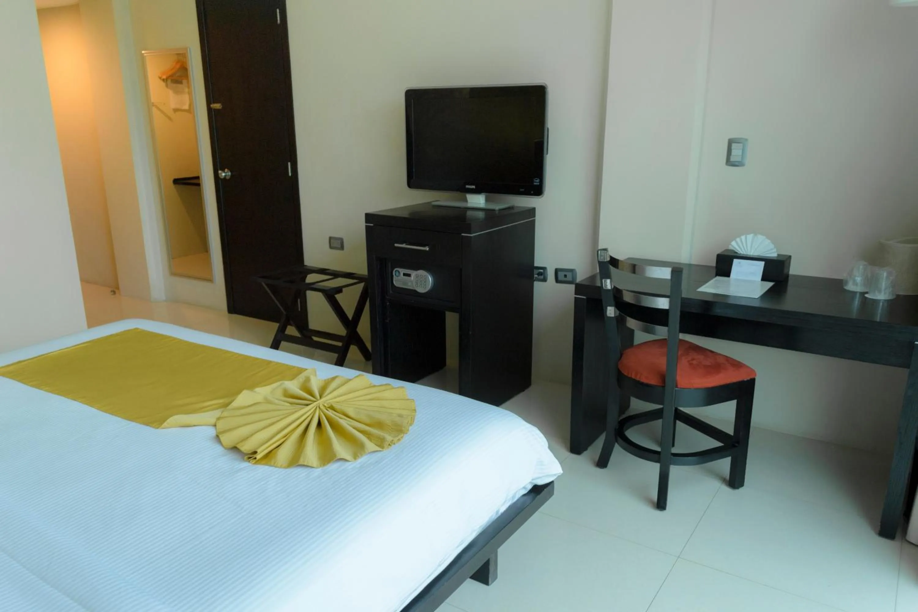 Decorative detail, Bed in Hotel El Español Paseo de Montejo