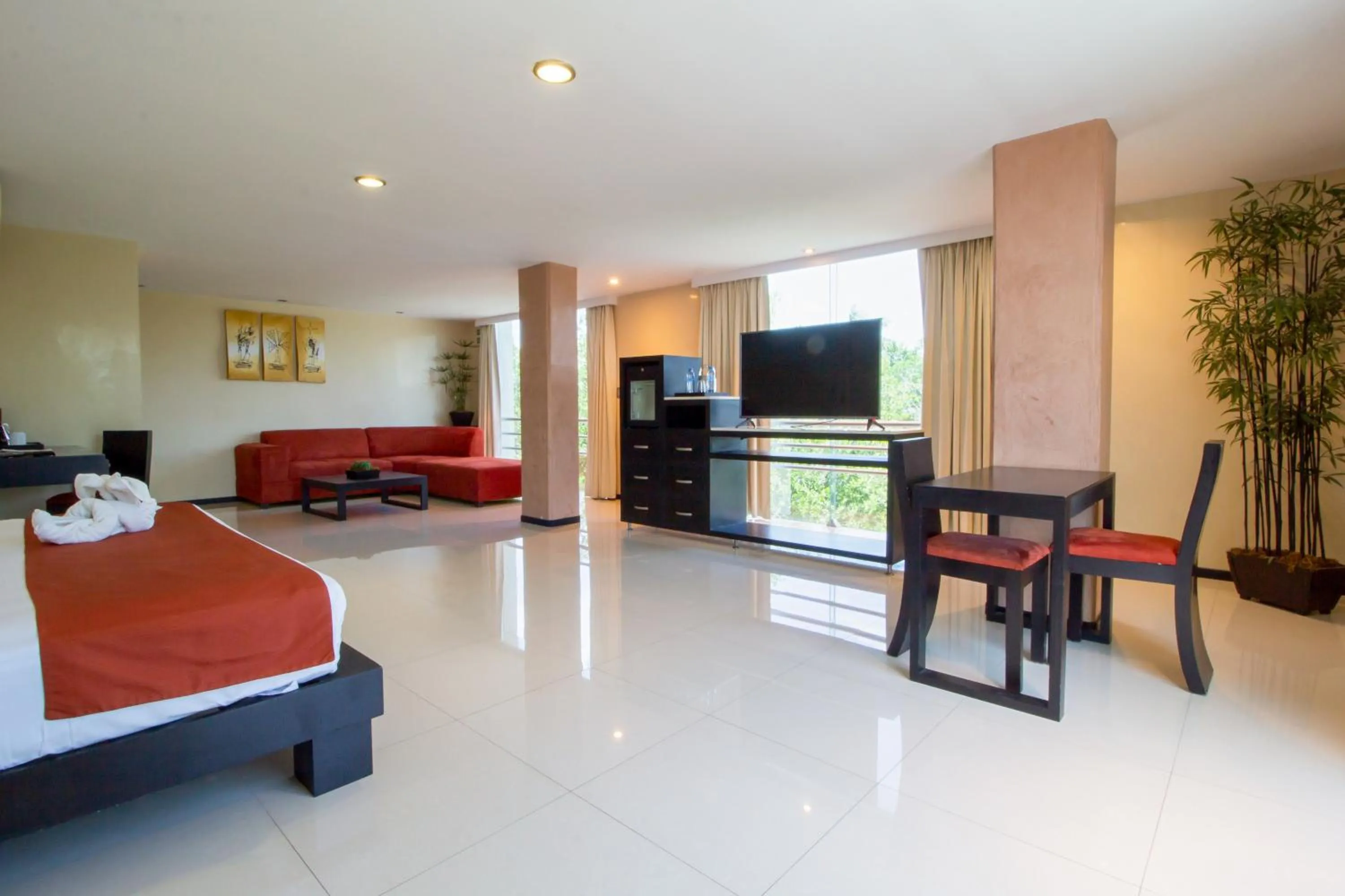 TV and multimedia, Bed in Hotel El Español Paseo de Montejo