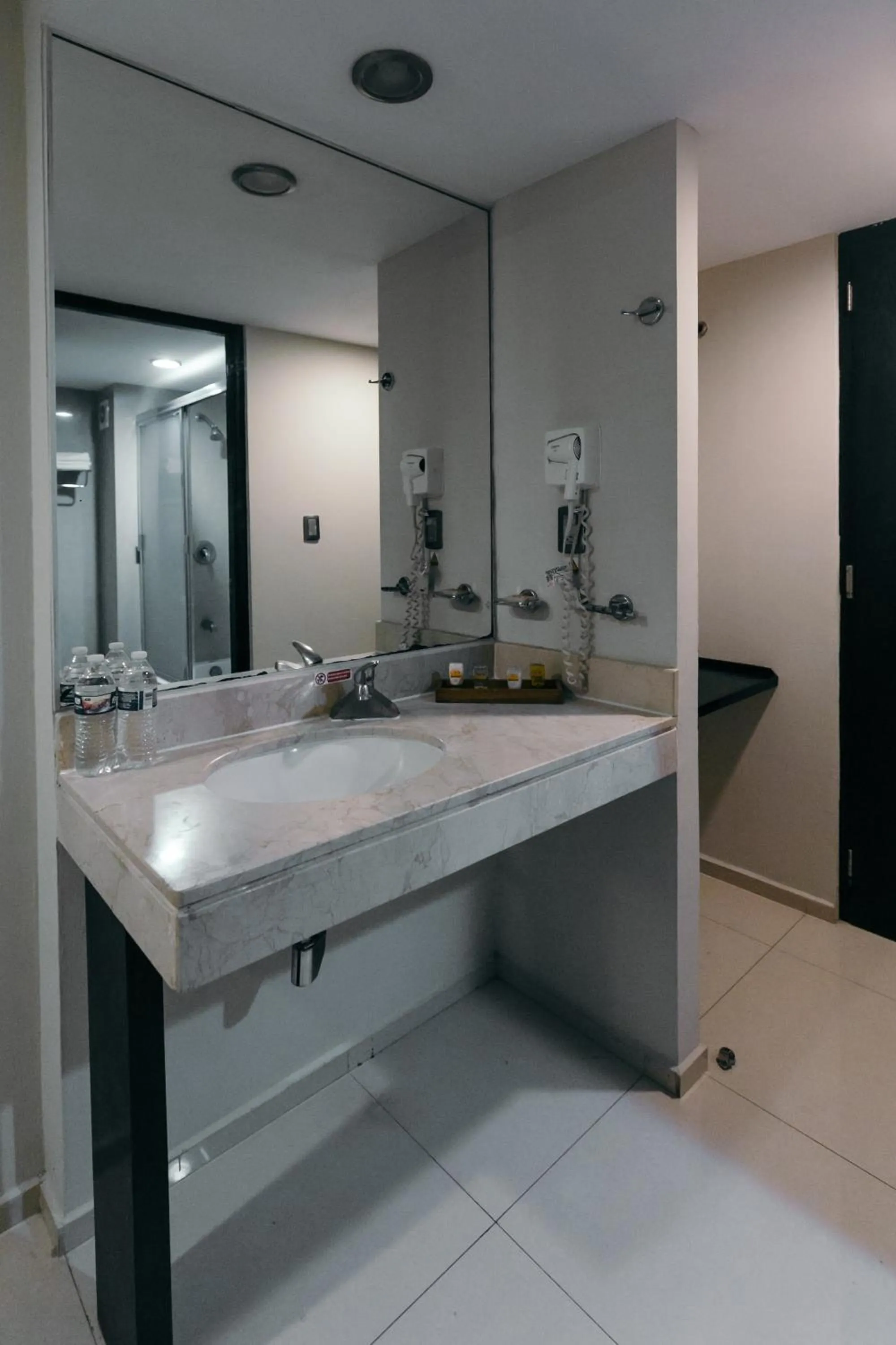 Toilet in Hotel El Español Paseo de Montejo