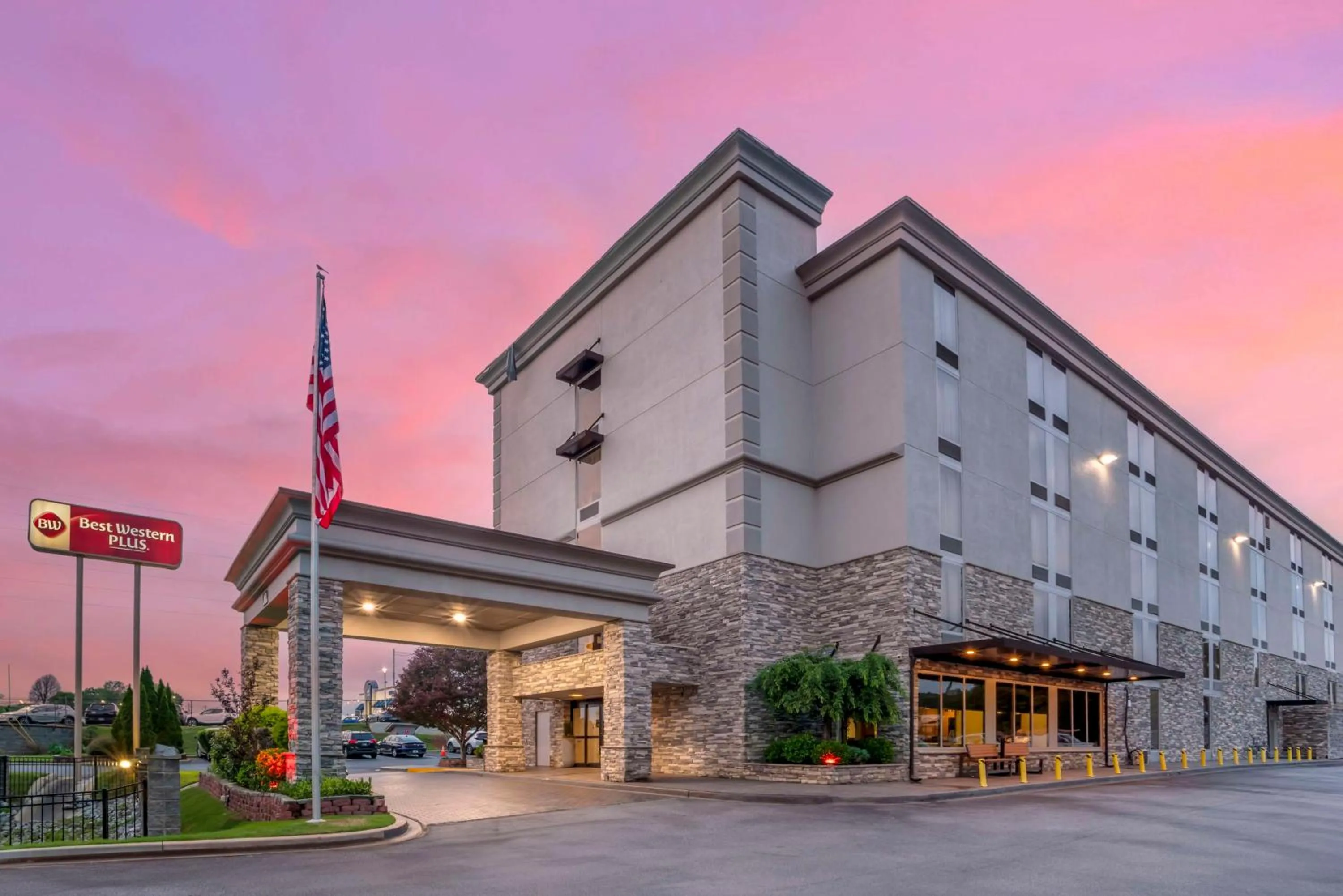 Property building in Best Western Plus Greenville I-385 Inn & Suites