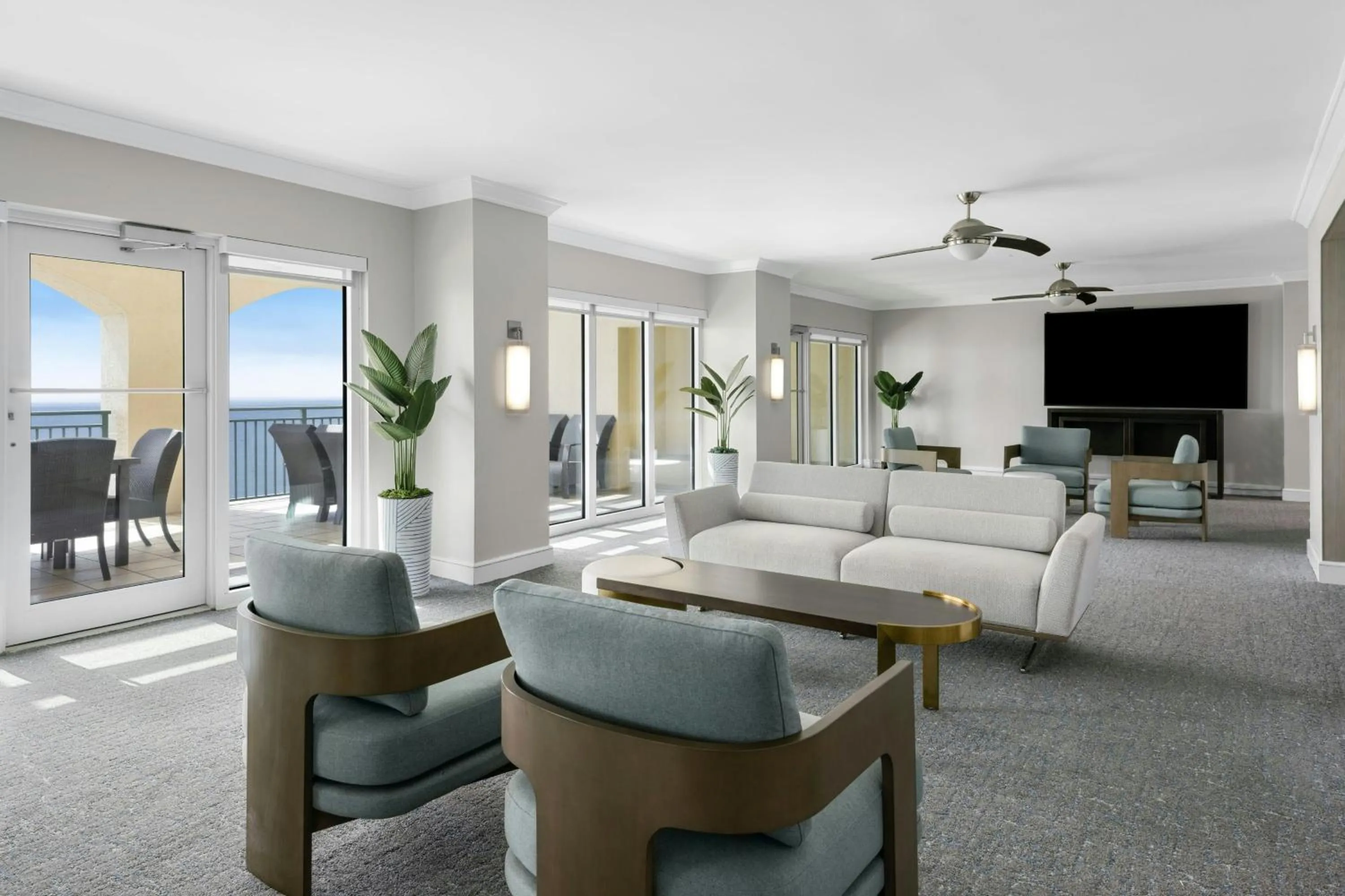 Lounge or bar in Marriott's BeachPlace Towers