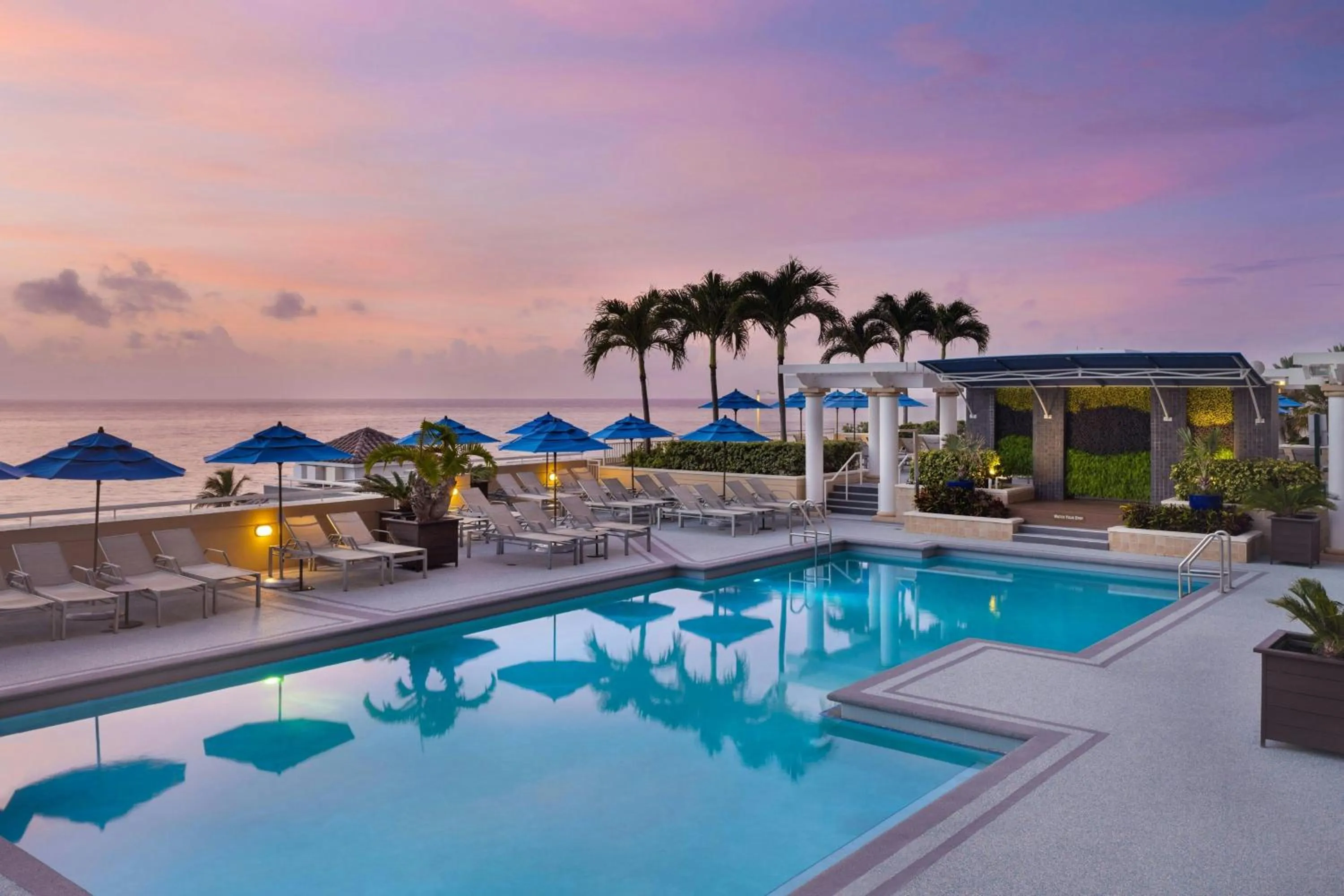 Swimming pool in Marriott's BeachPlace Towers