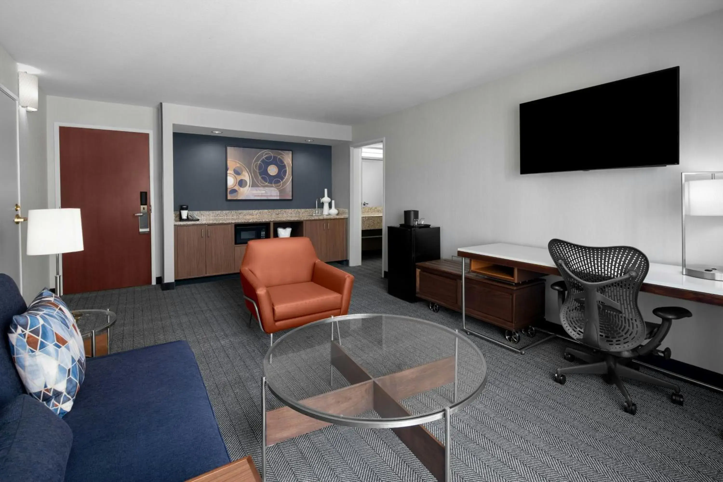 1 Bedroom Hospitality Suite, 1 King, Sofa beds: 2 in Courtyard Los Angeles Burbank Airport 1 Bedroom Hospitality Suite, 1 King, Sofa beds: 2 in Courtyard Los Angeles Burbank Airport