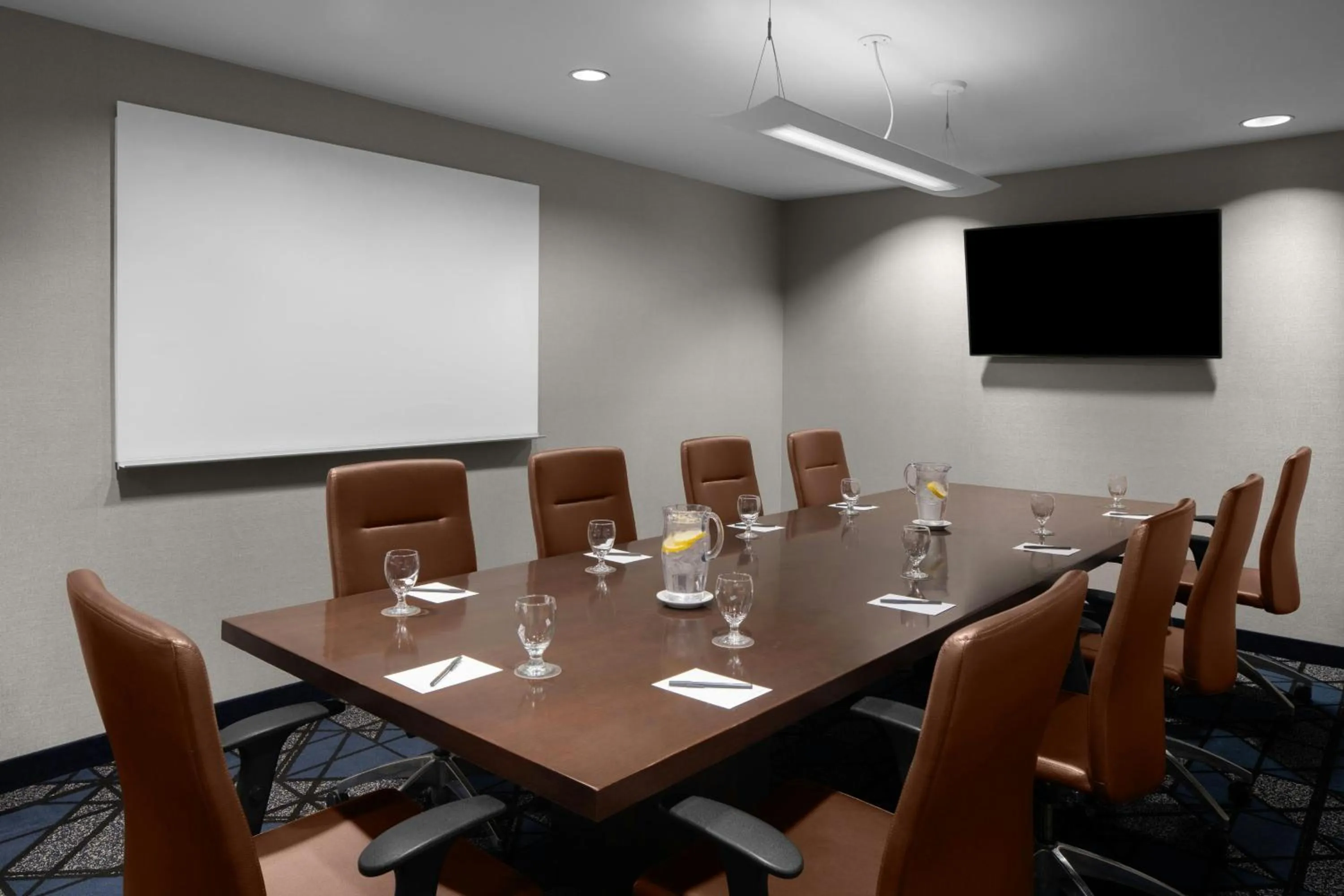 Restaurant/places to eat in Courtyard Los Angeles Burbank Airport