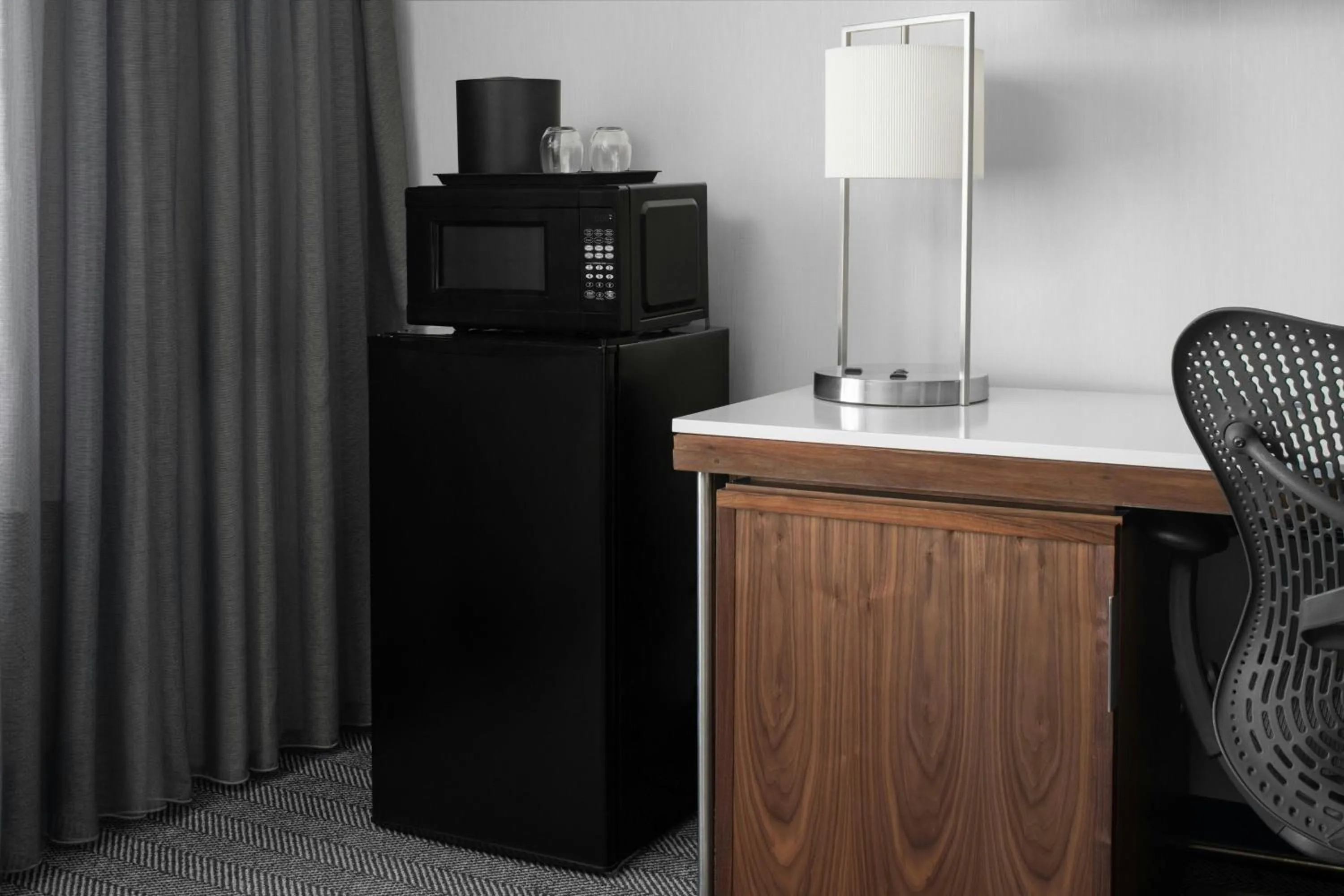 Photo of the whole room in Courtyard Los Angeles Burbank Airport