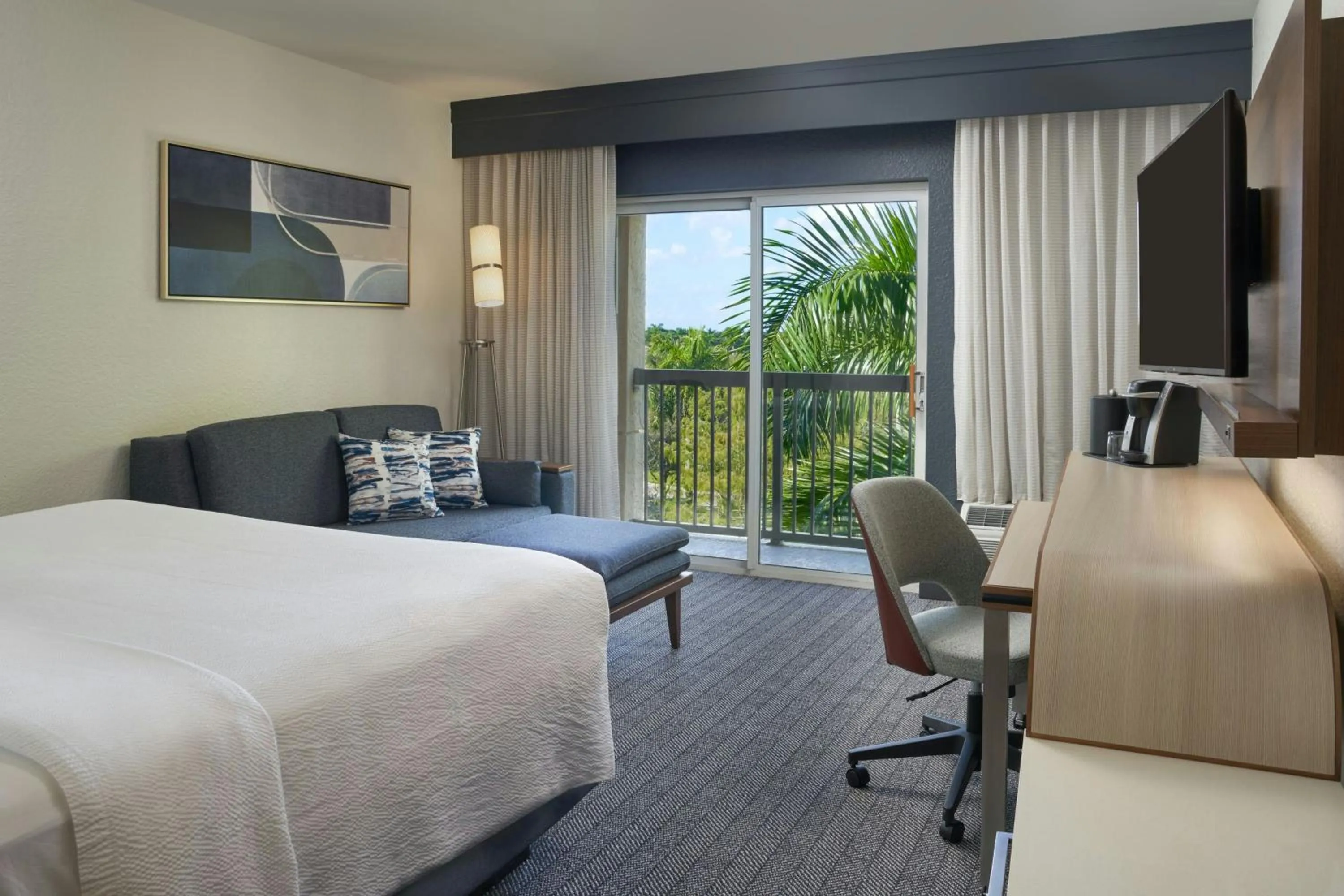 Bedroom, Bed in Courtyard by Marriott Fort Lauderdale Weston