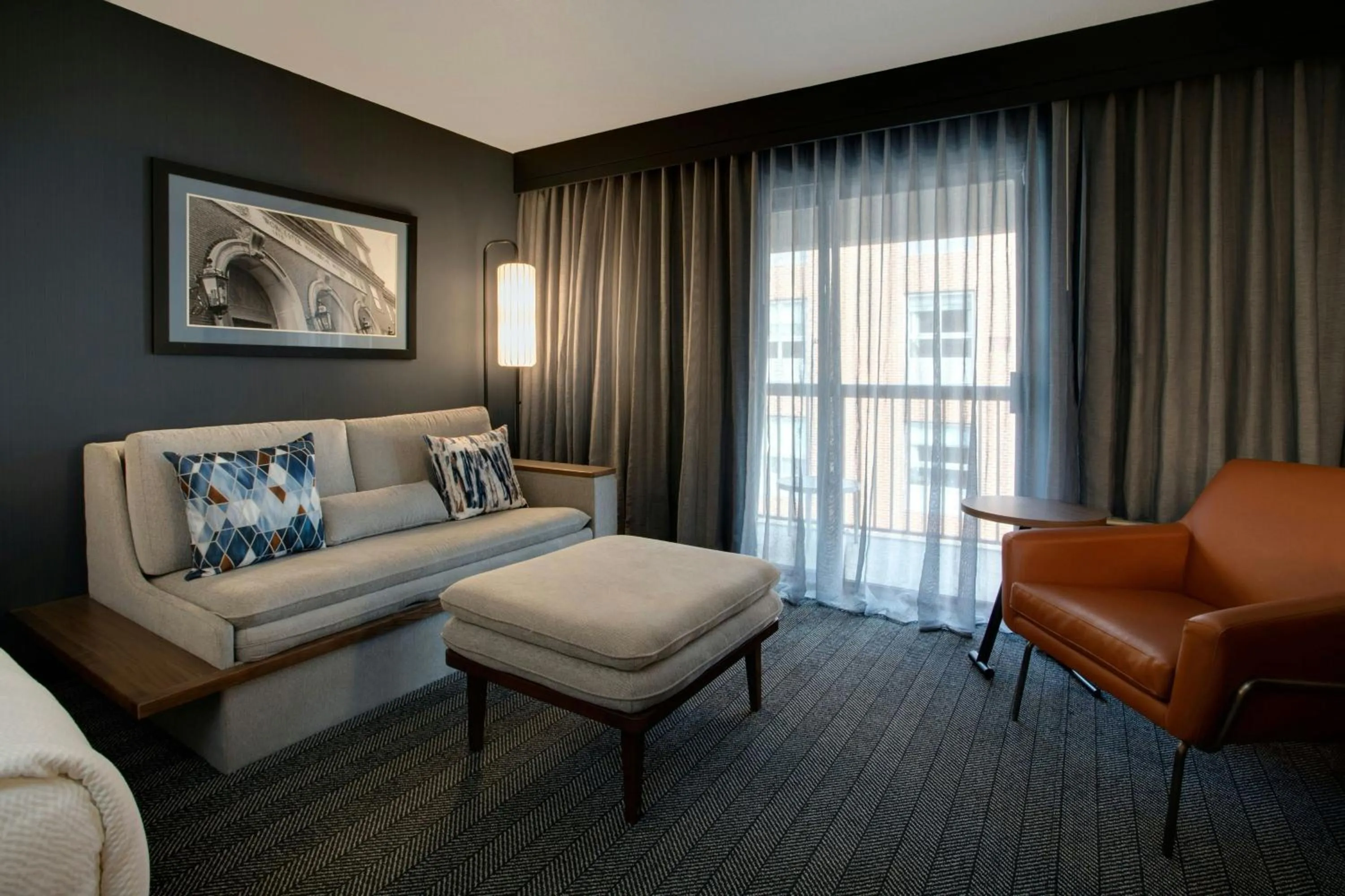 Photo of the whole room in Courtyard Worcester