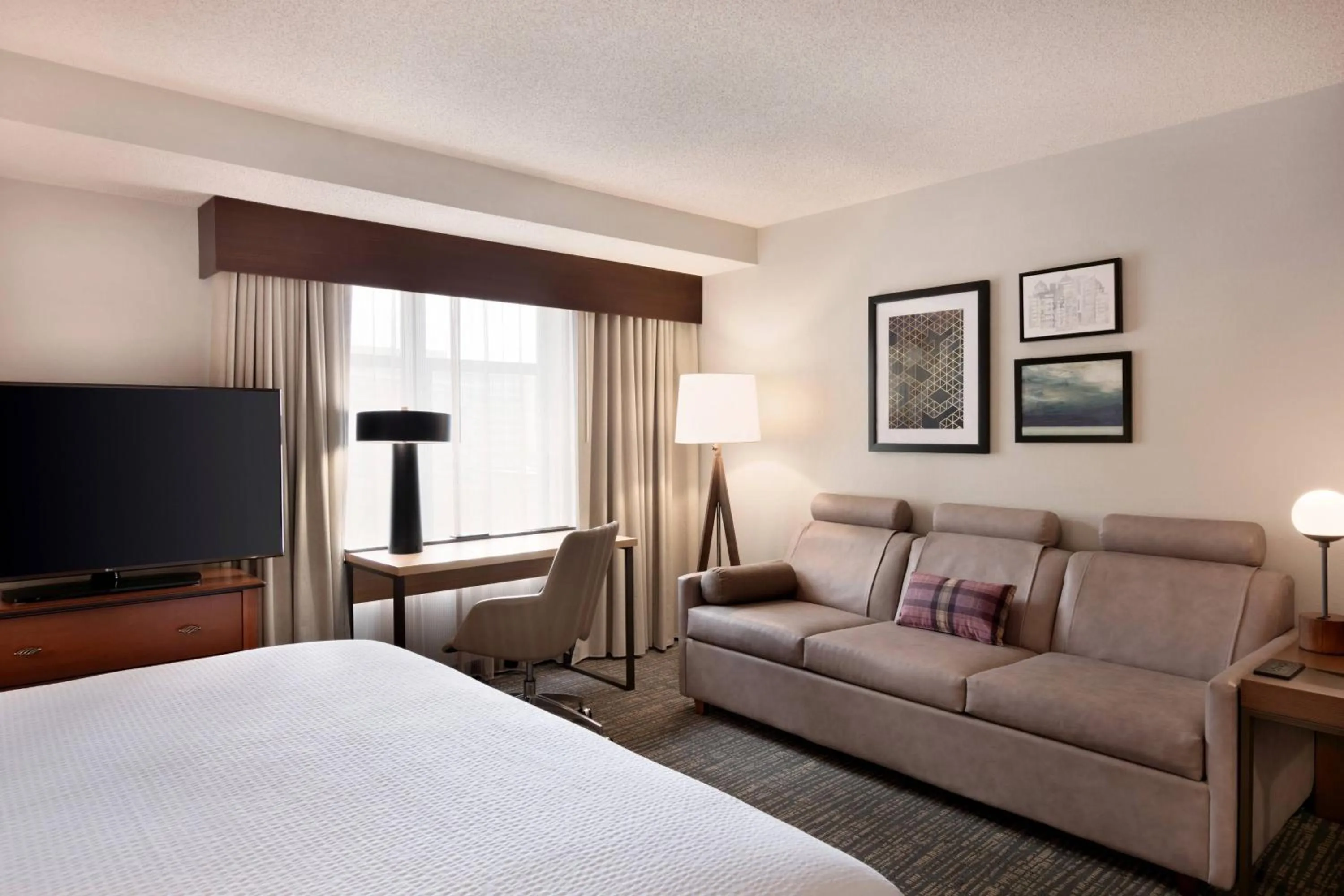 Photo of the whole room, Bed in Residence Inn by Marriott Baltimore Downtown/ Inner Harbor