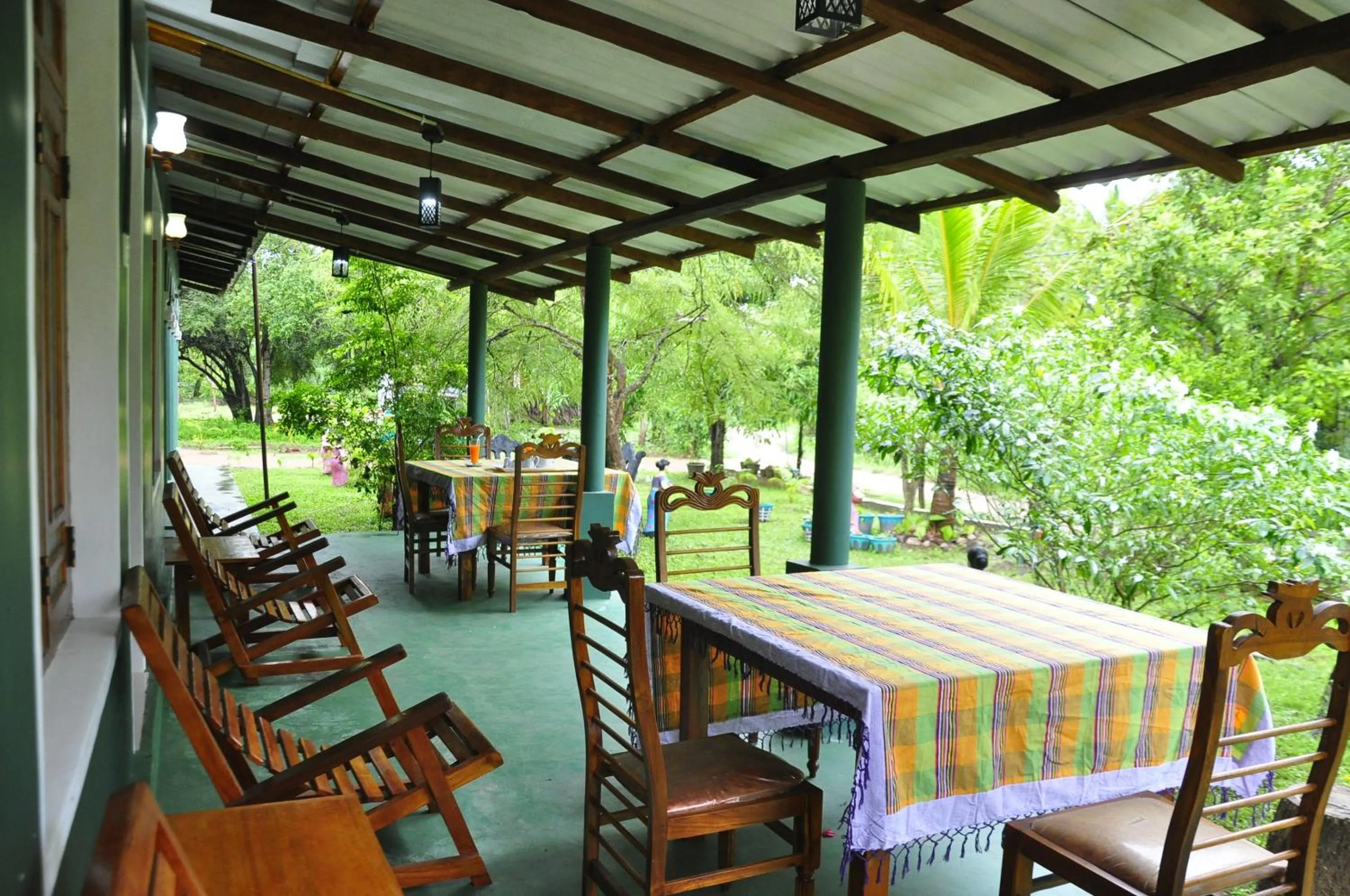 Restaurant/places to eat in Rock Lake Home Stay