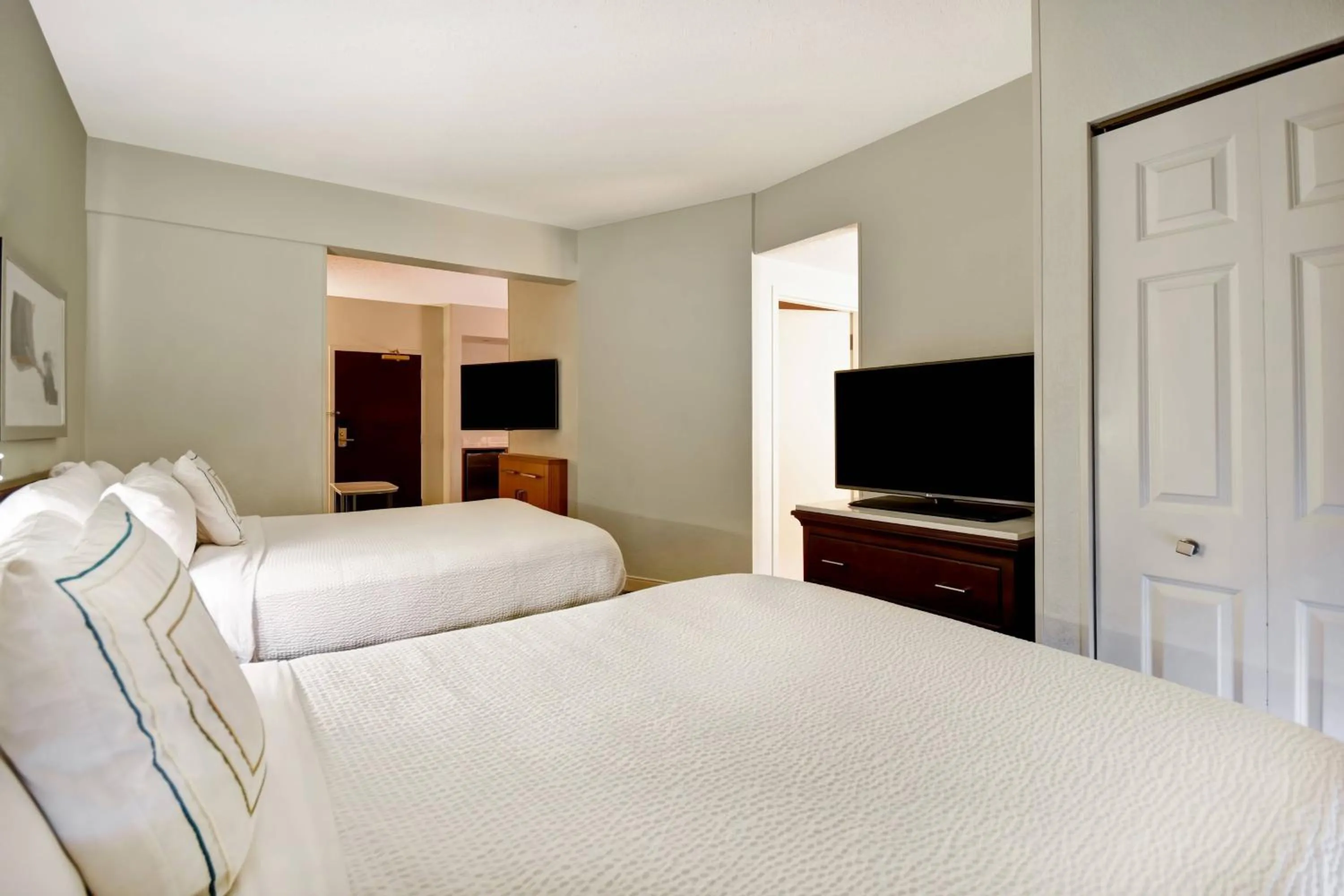 Photo of the whole room, Bed in SpringHill Suites by Marriott Baltimore BWI Airport