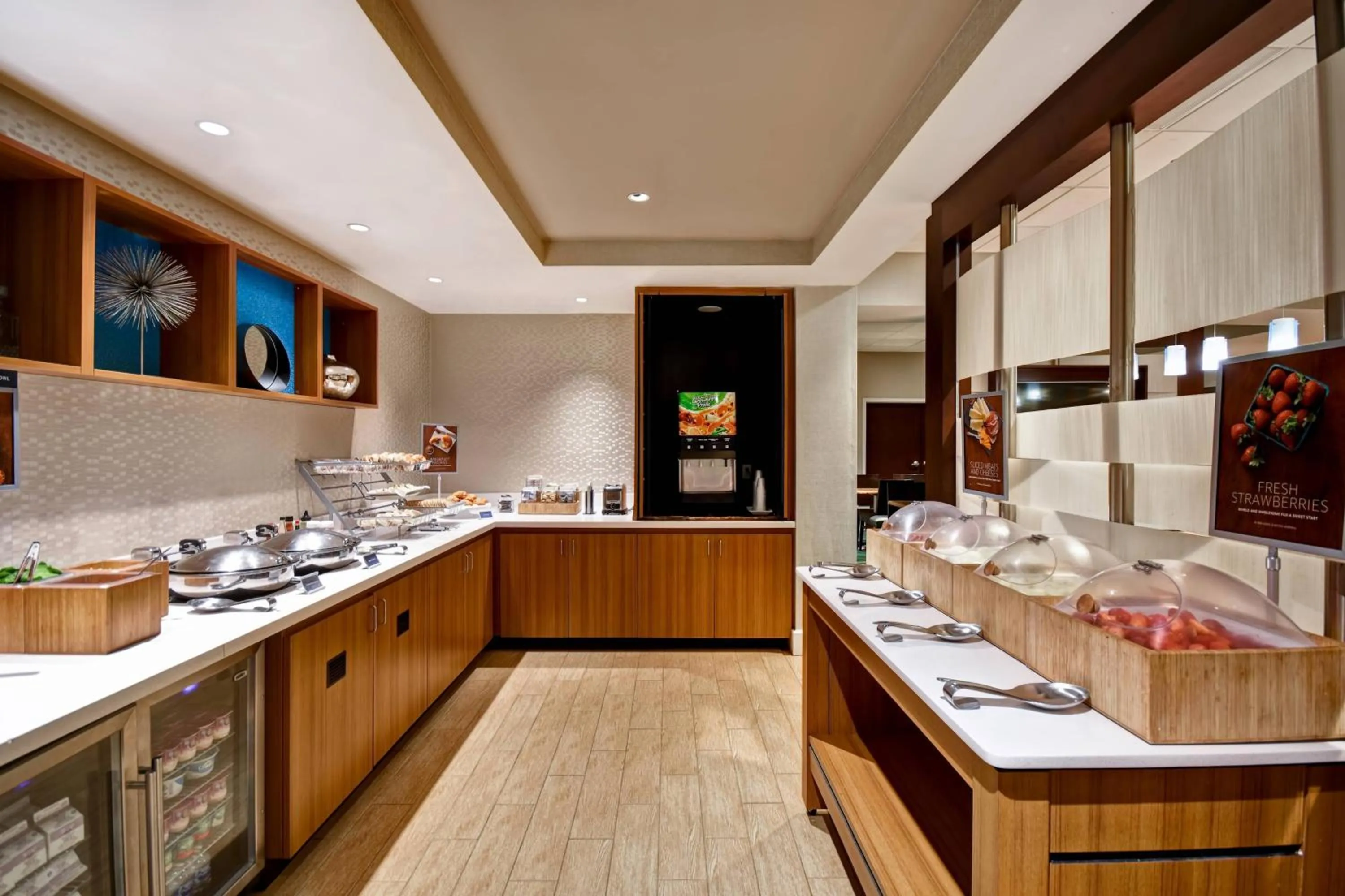 Breakfast in SpringHill Suites by Marriott Baltimore BWI Airport