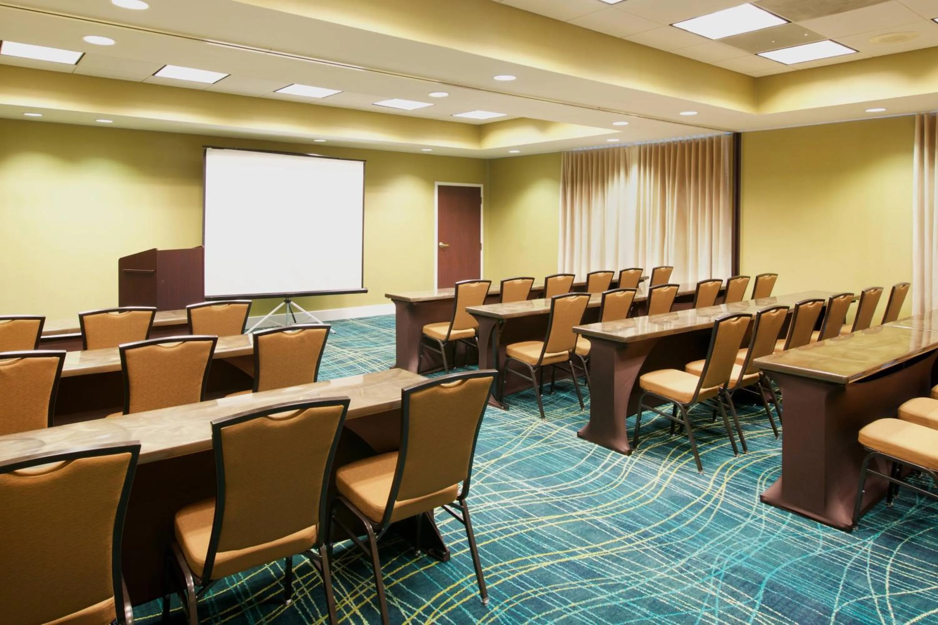 Meeting/conference room in SpringHill Suites by Marriott Baltimore BWI Airport