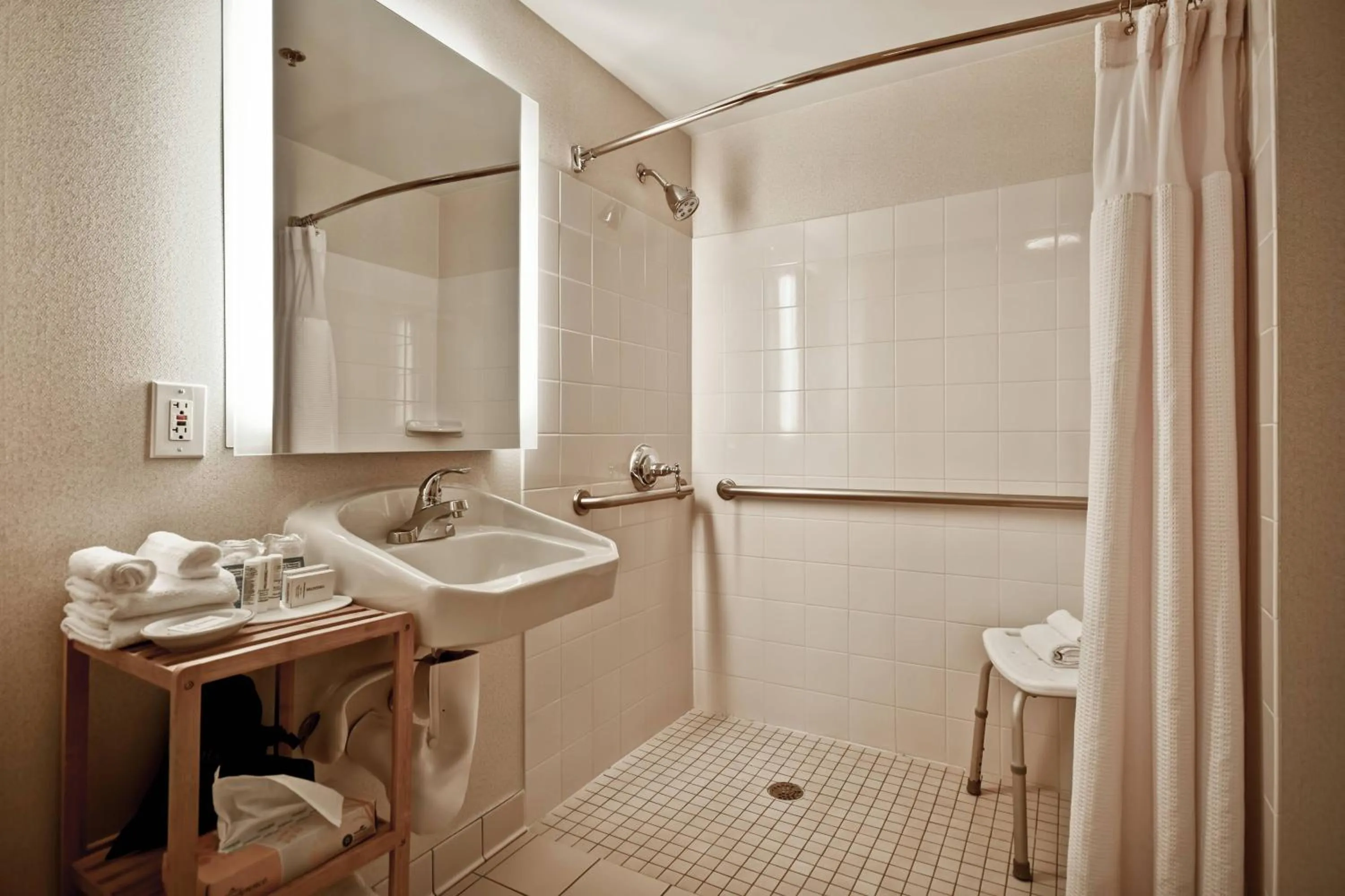 Bathroom in SpringHill Suites by Marriott Baltimore BWI Airport