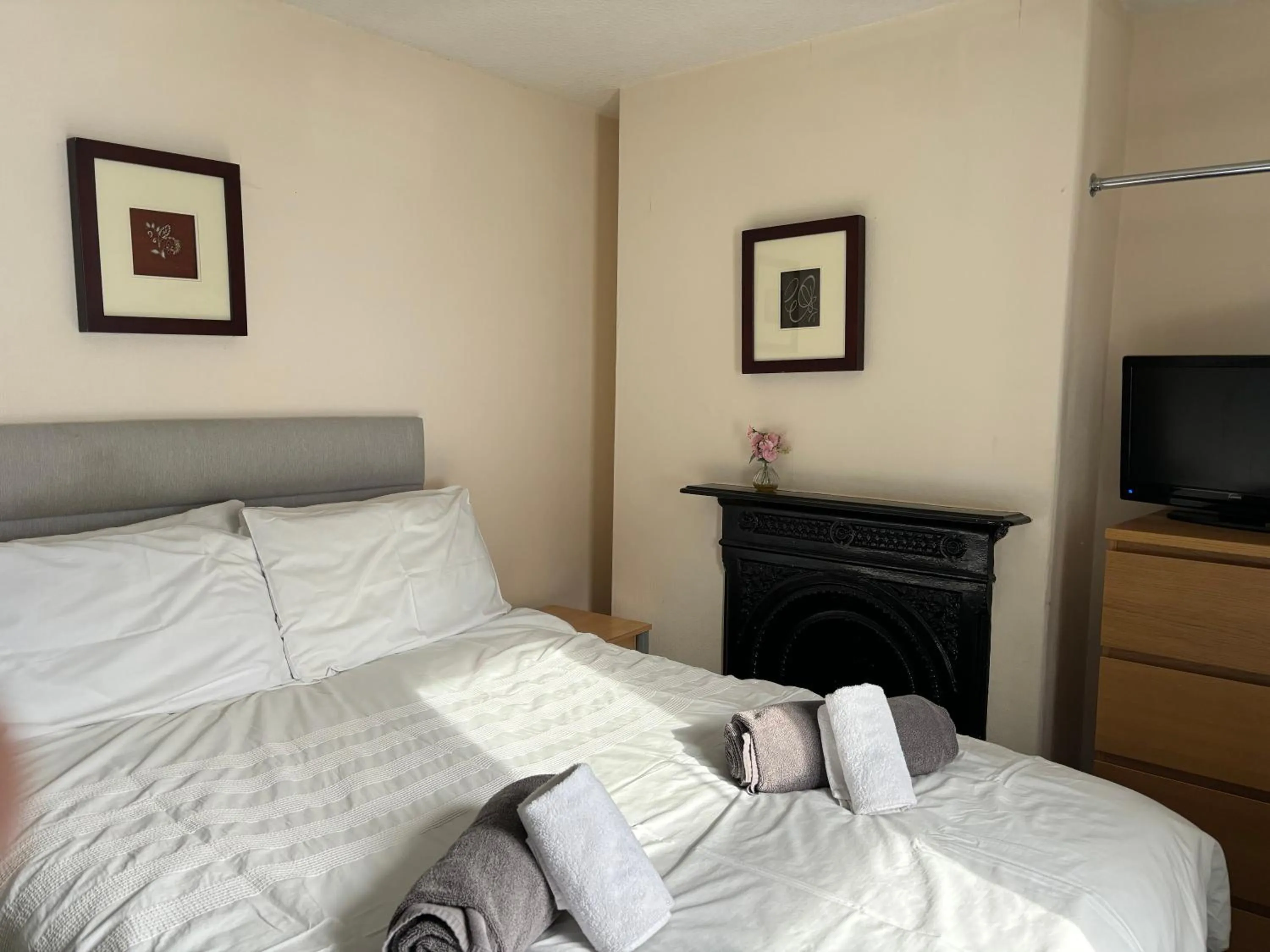 Bed in Admiral Blake Guesthouse