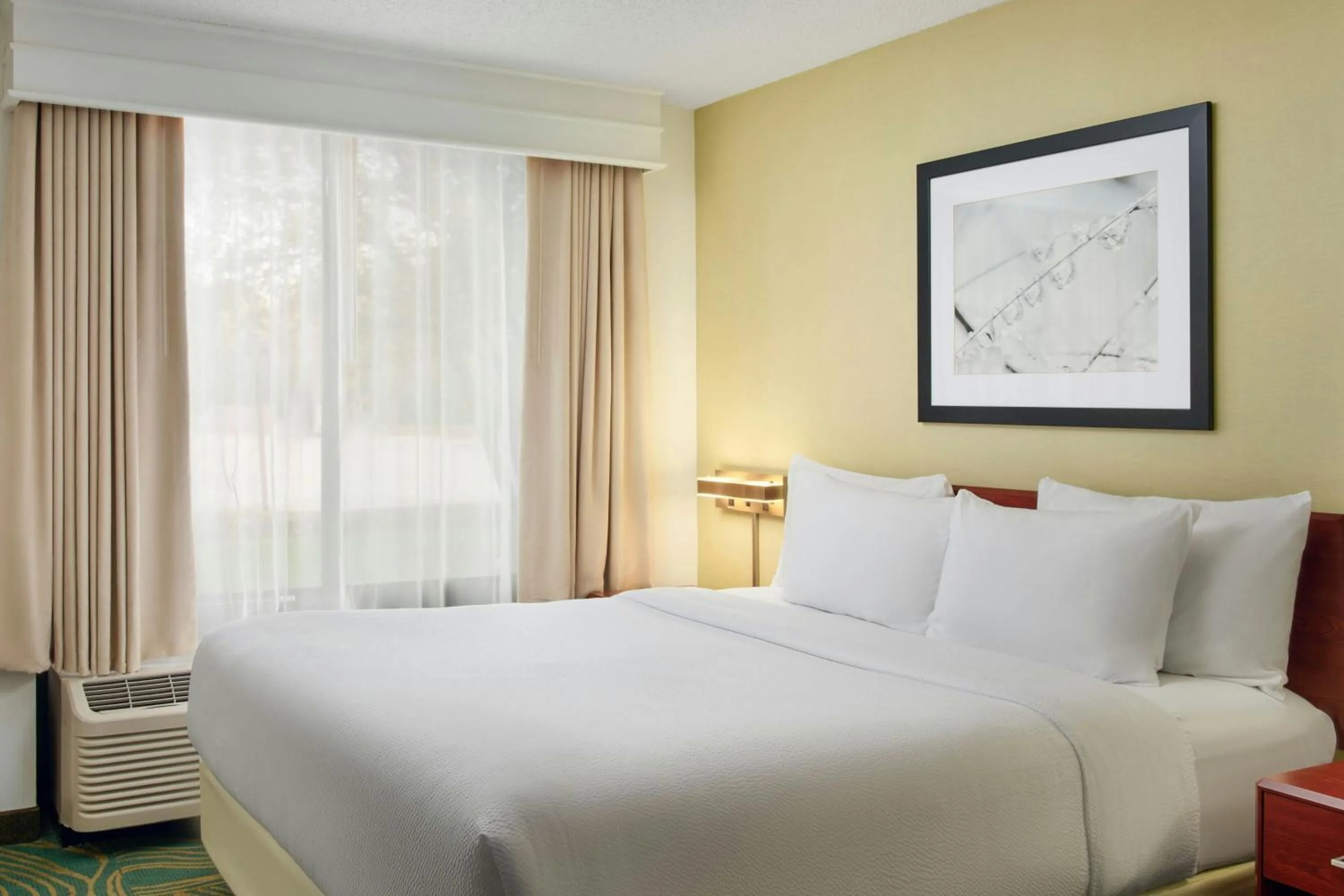 Photo of the whole room, Bed in Springhill Suites by Marriott Chicago Elmhurst Oakbrook Area