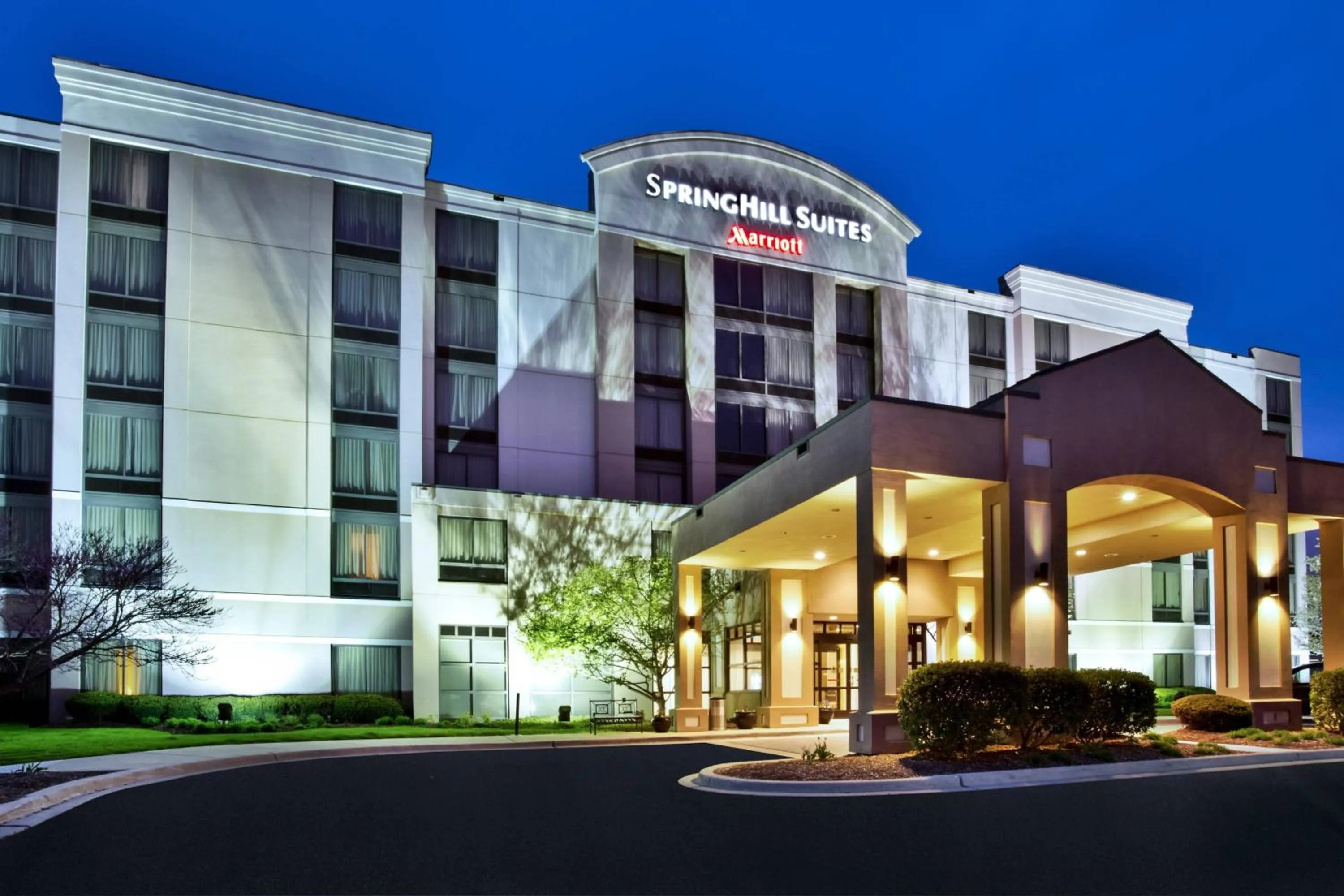Property building in Springhill Suites by Marriott Chicago Elmhurst Oakbrook Area