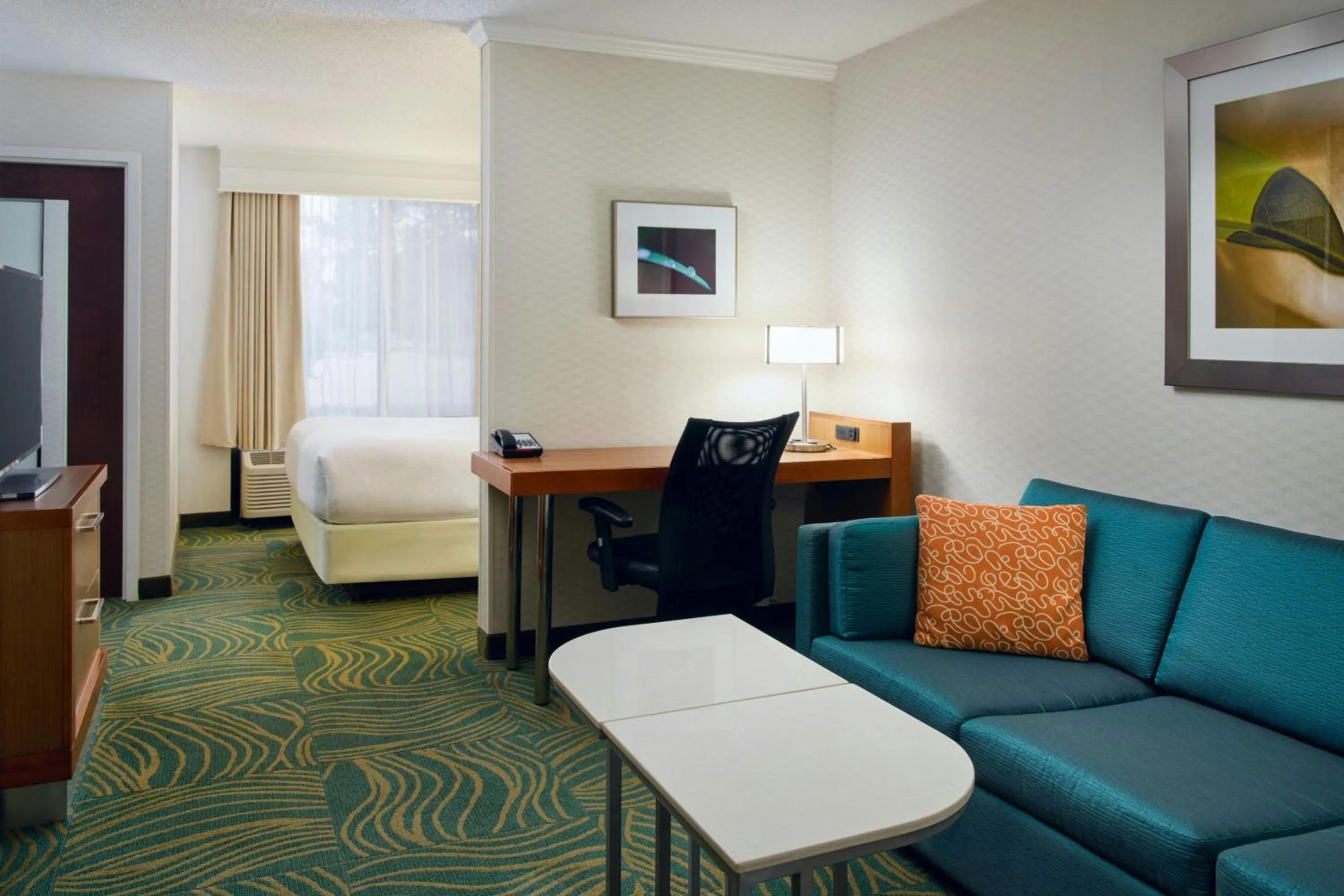 Photo of the whole room, Bed in Springhill Suites by Marriott Chicago Elmhurst Oakbrook Area