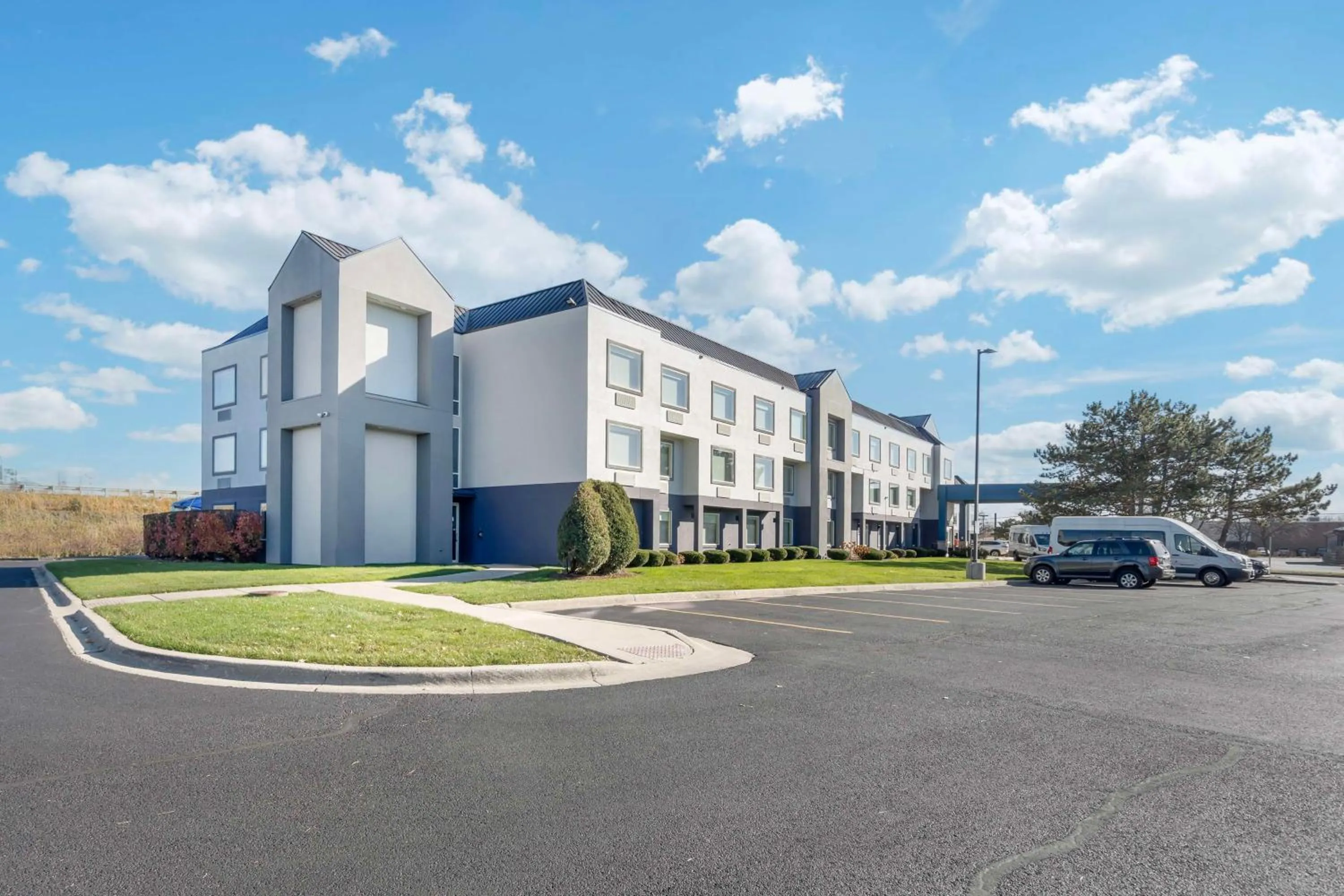 Property building in Best Western Glenview - Chicagoland Inn and Suites