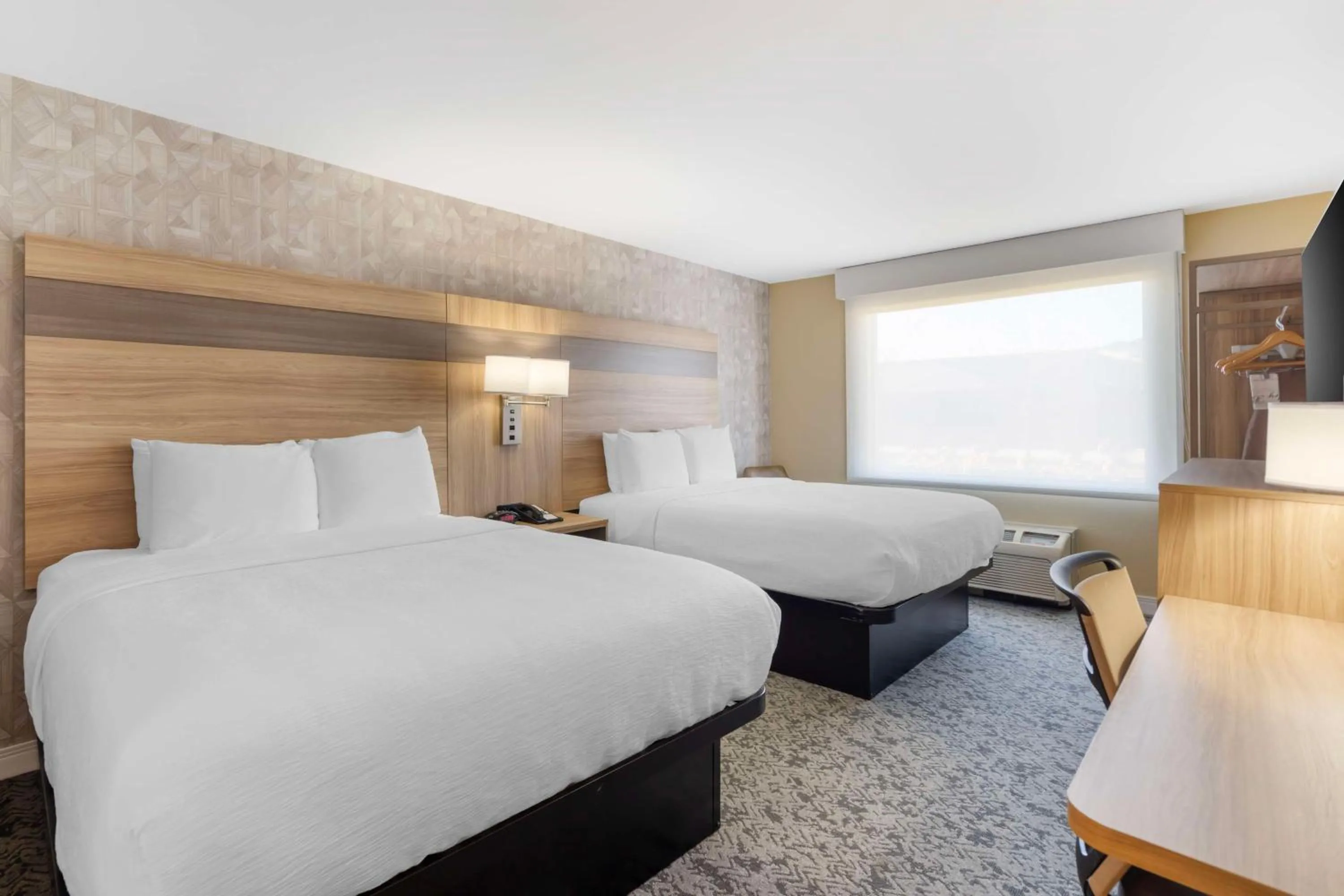 Bedroom, Bed in Best Western Glenview - Chicagoland Inn and Suites