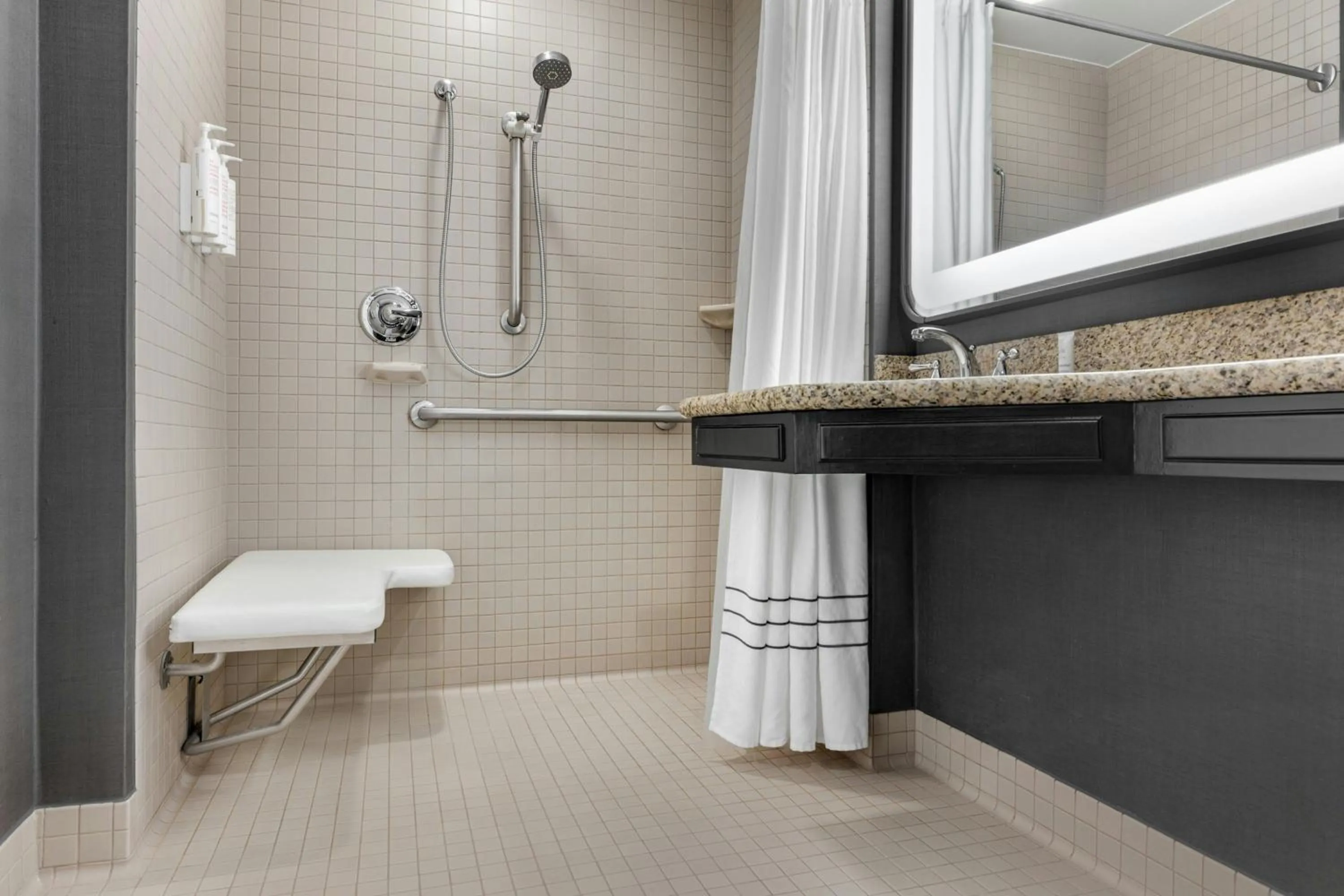 Bathroom in Chicago Marriott Midway