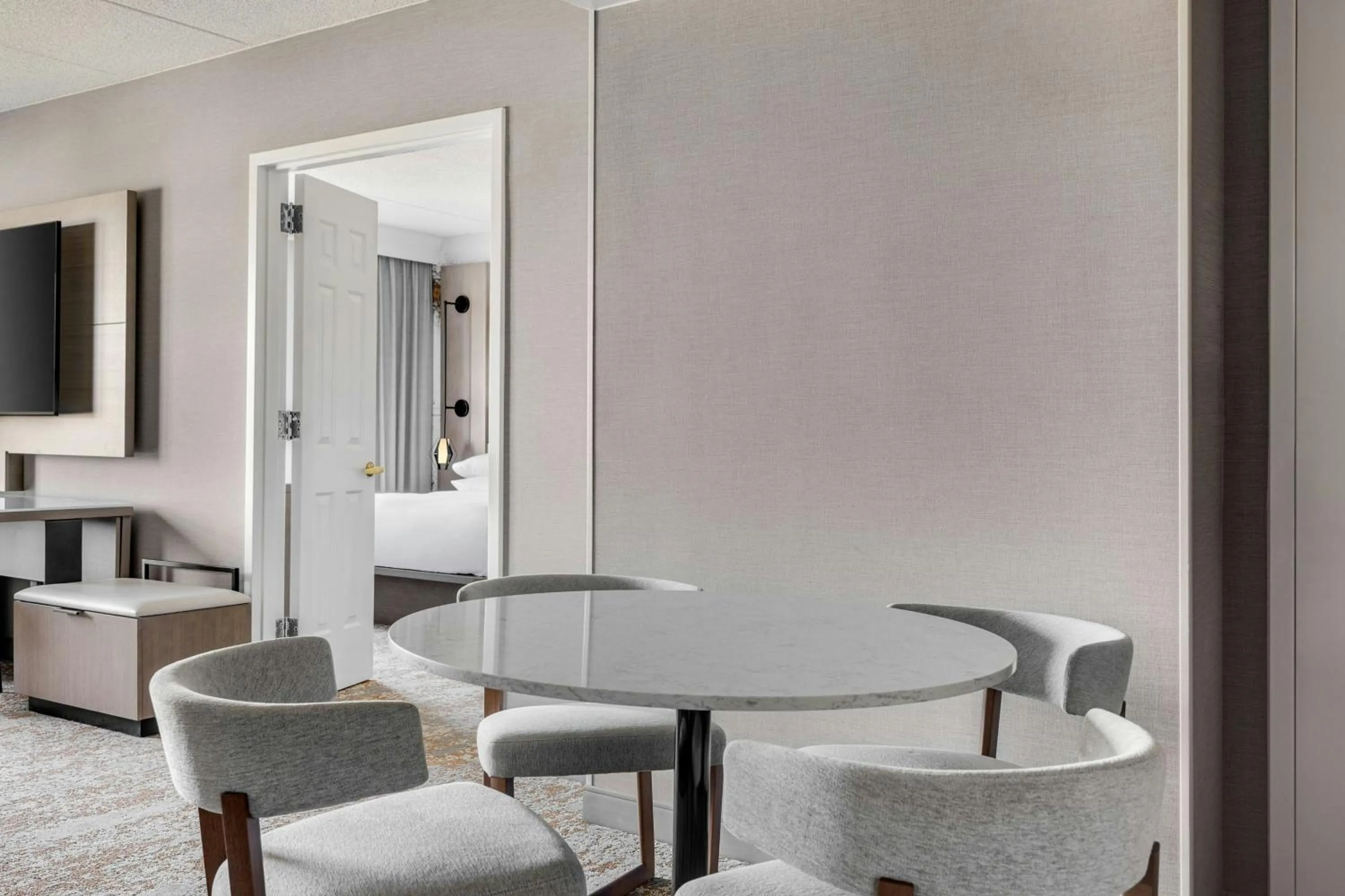 Photo of the whole room in Chicago Marriott Midway