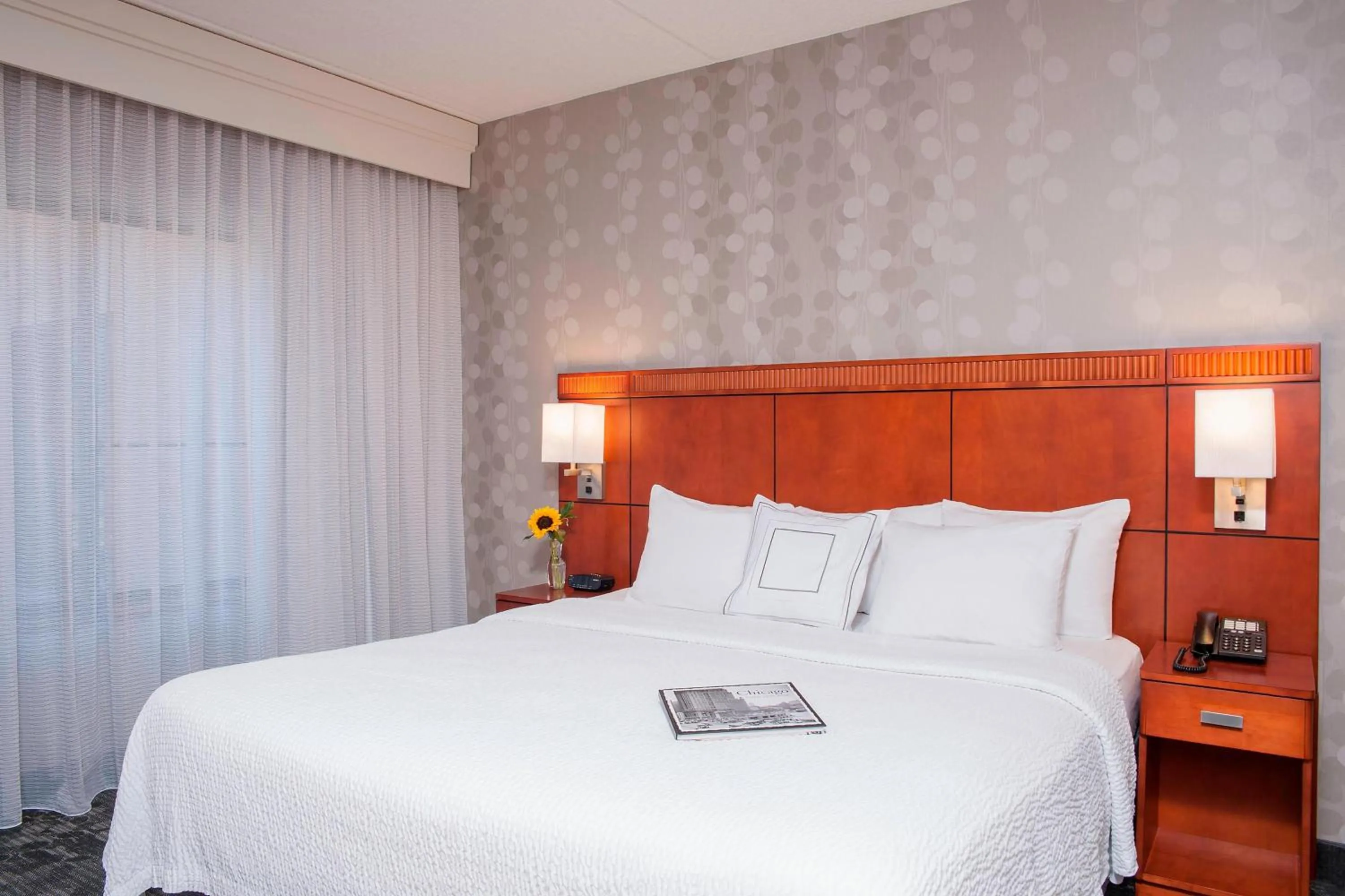 Bedroom, Bed in Courtyard Chicago Glenview/Northbrook